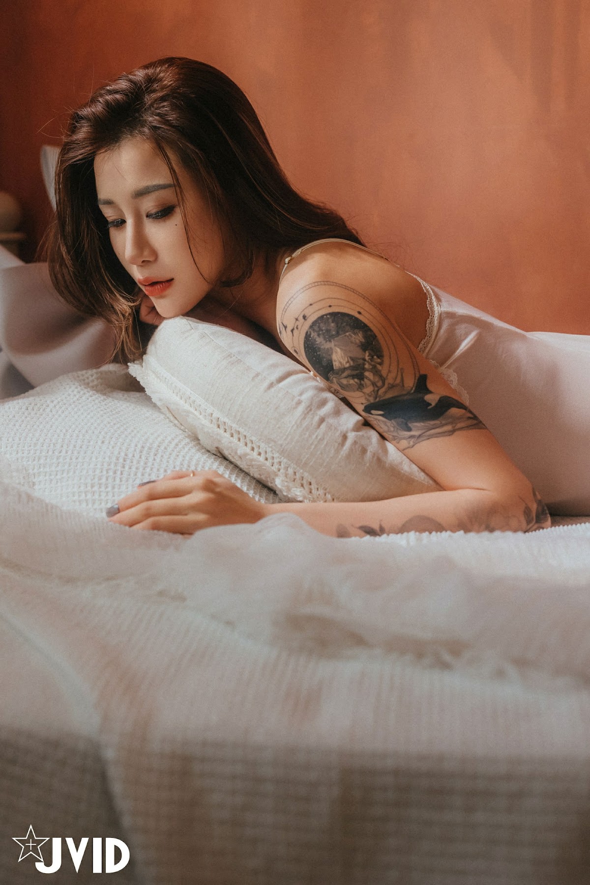 [JVID] Lara 雙囍 – 獨留的時光 與雙囍纏綿在浪漫花房的情緒與身體交流 - P60