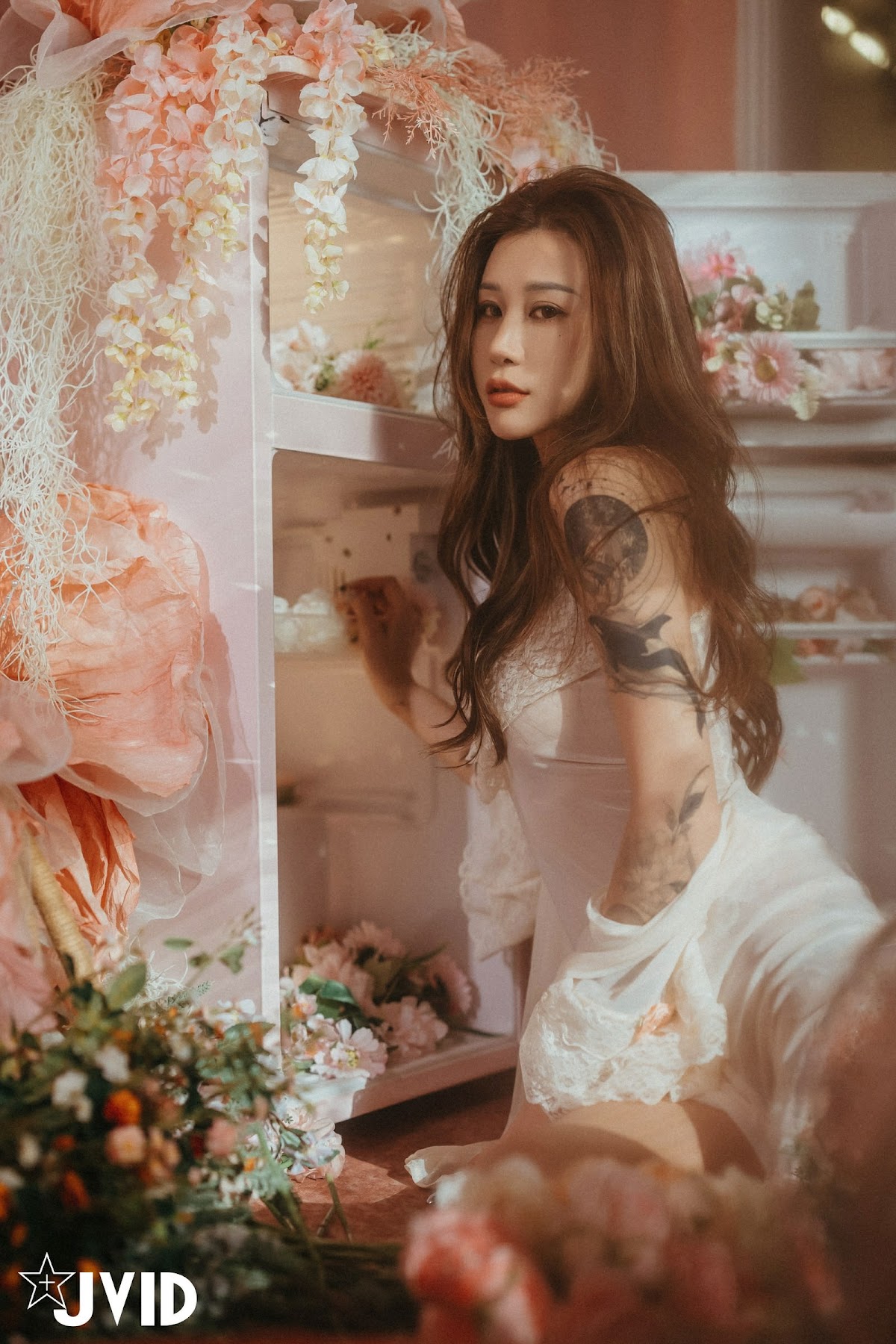 [JVID] Lara 雙囍 – 獨留的時光 與雙囍纏綿在浪漫花房的情緒與身體交流 - P85