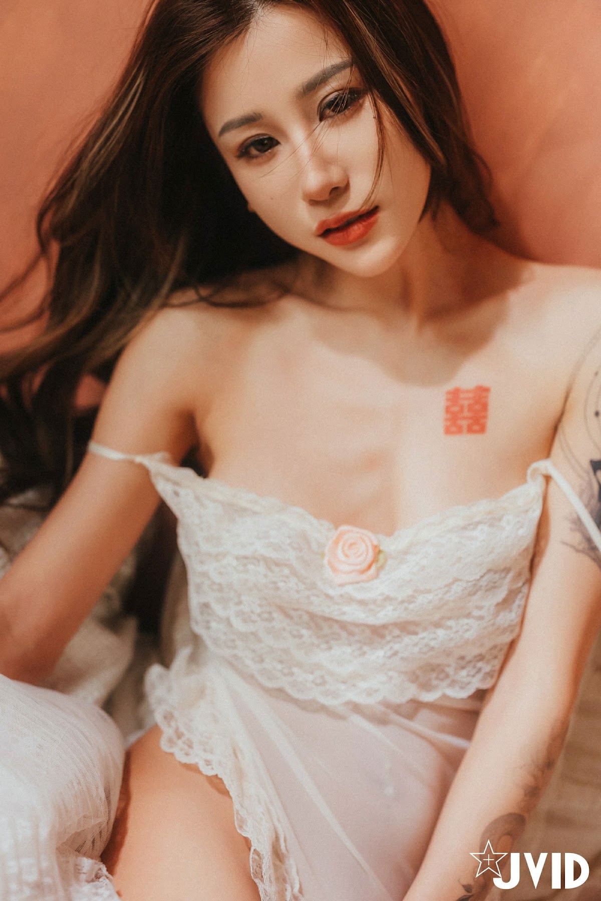 [JVID] Lara 雙囍 – 獨留的時光 與雙囍纏綿在浪漫花房的情緒與身體交流 - P95