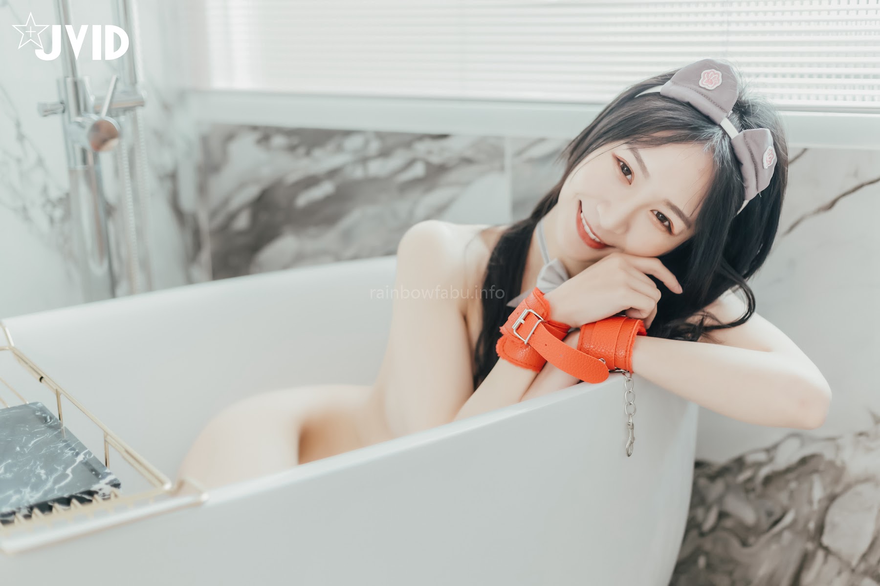 [JVID] Sunny小采緹 – 『開腿綑綁』過節寂寞難耐自己玩起來的Sunny小僕娘 - P122