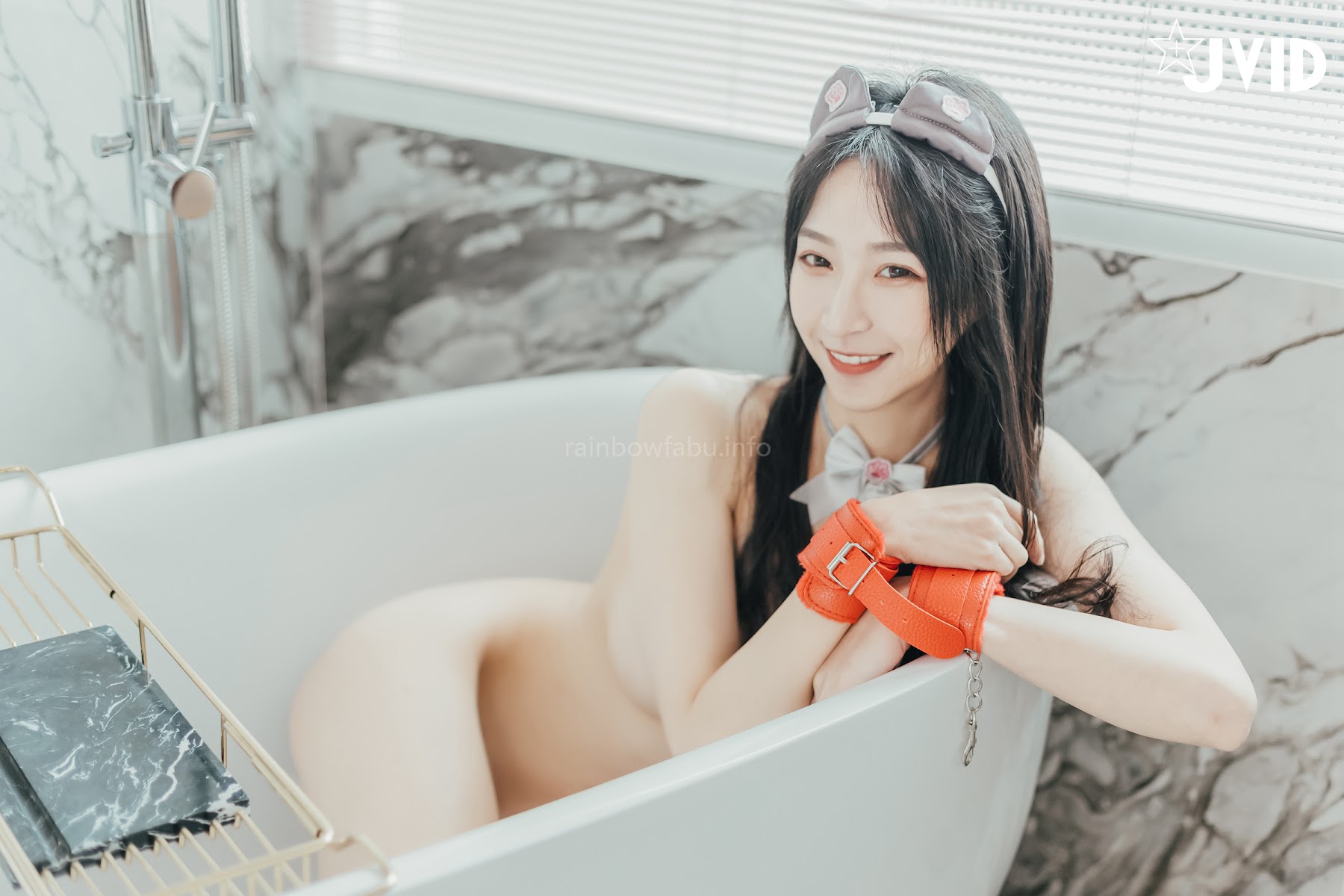 [JVID] Sunny小采緹 – 『開腿綑綁』過節寂寞難耐自己玩起來的Sunny小僕娘 - P131