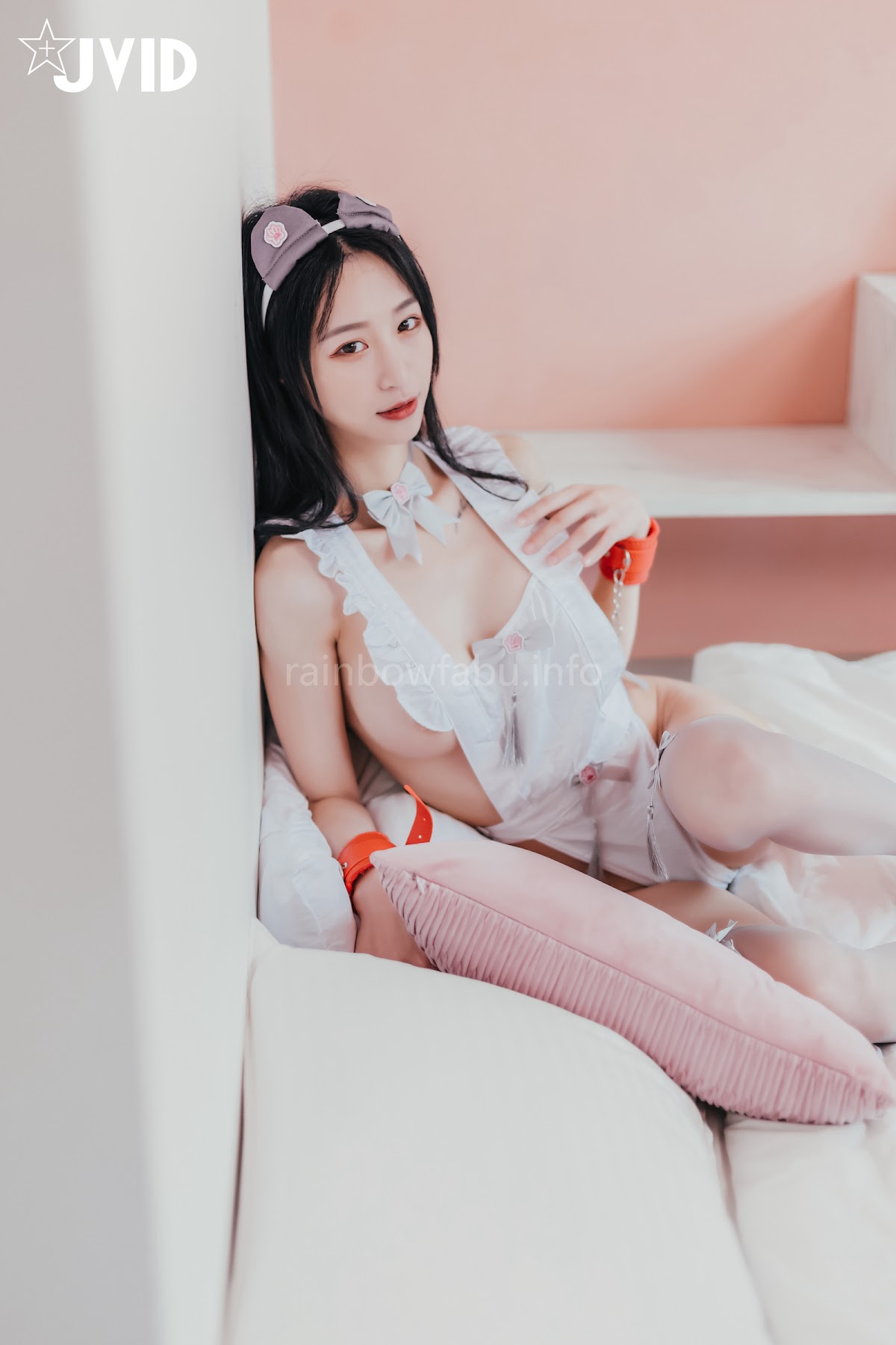 [JVID] Sunny小采緹 – 『開腿綑綁』過節寂寞難耐自己玩起來的Sunny小僕娘 - P2
