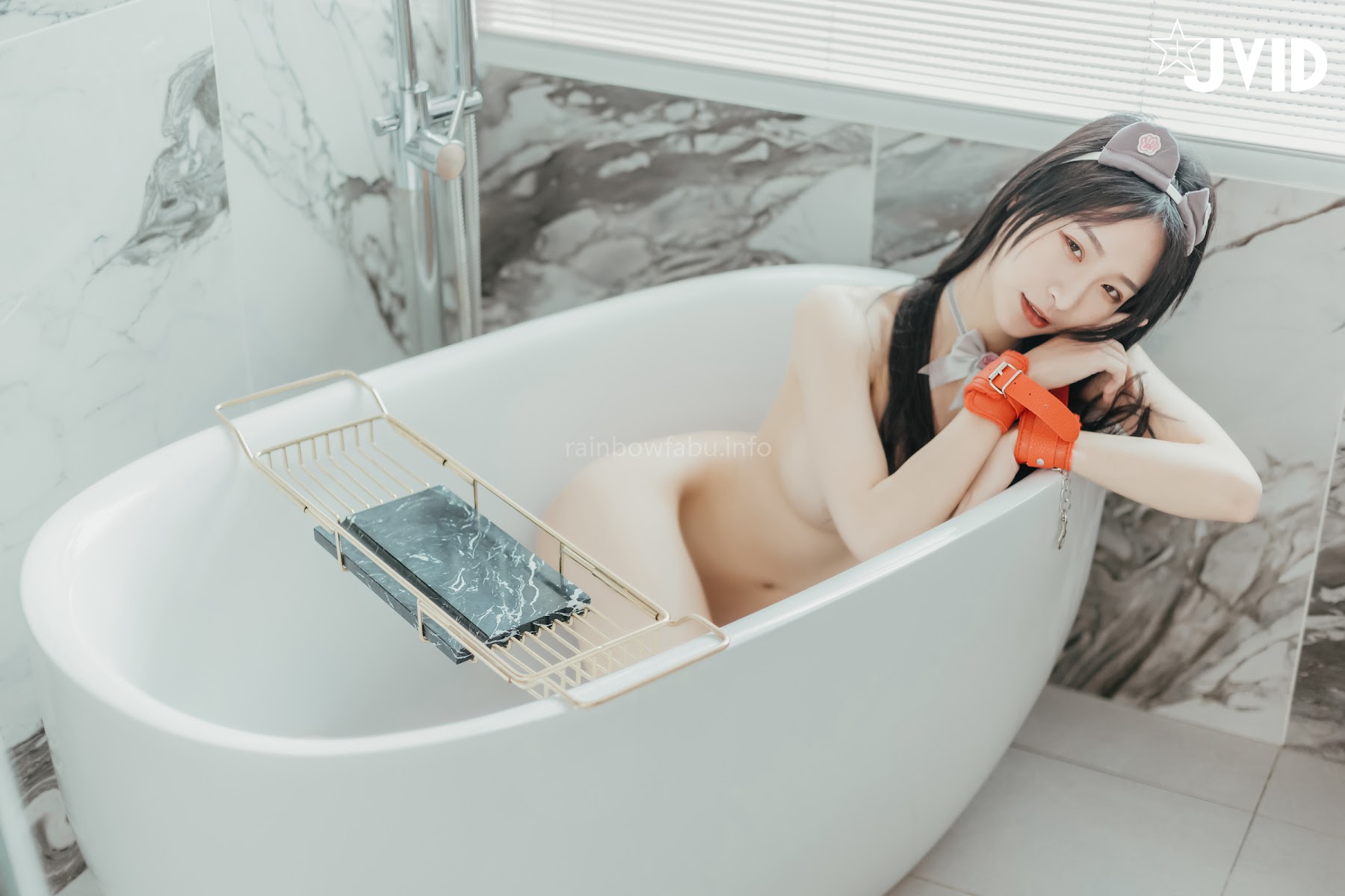 [JVID] Sunny小采緹 – 『開腿綑綁』過節寂寞難耐自己玩起來的Sunny小僕娘 - P49