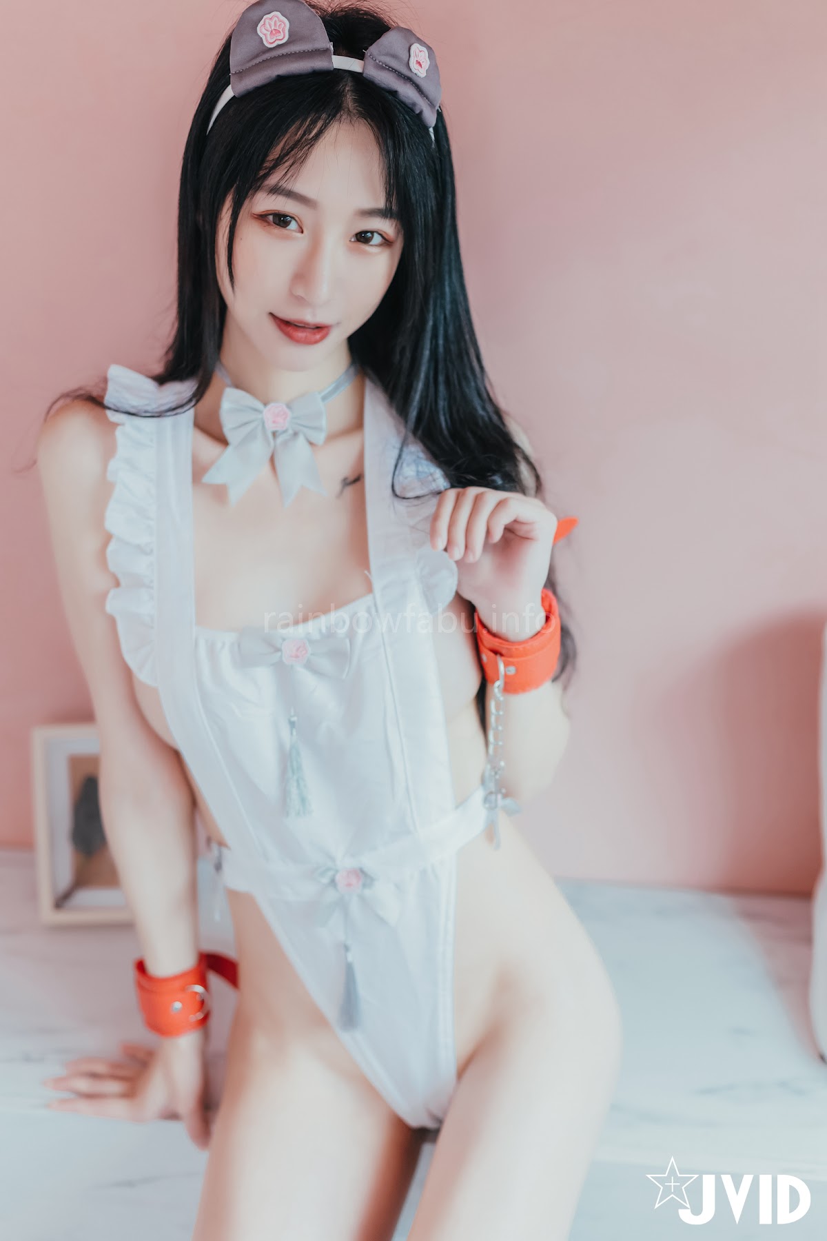 [JVID] Sunny小采緹 – 『開腿綑綁』過節寂寞難耐自己玩起來的Sunny小僕娘 - P95