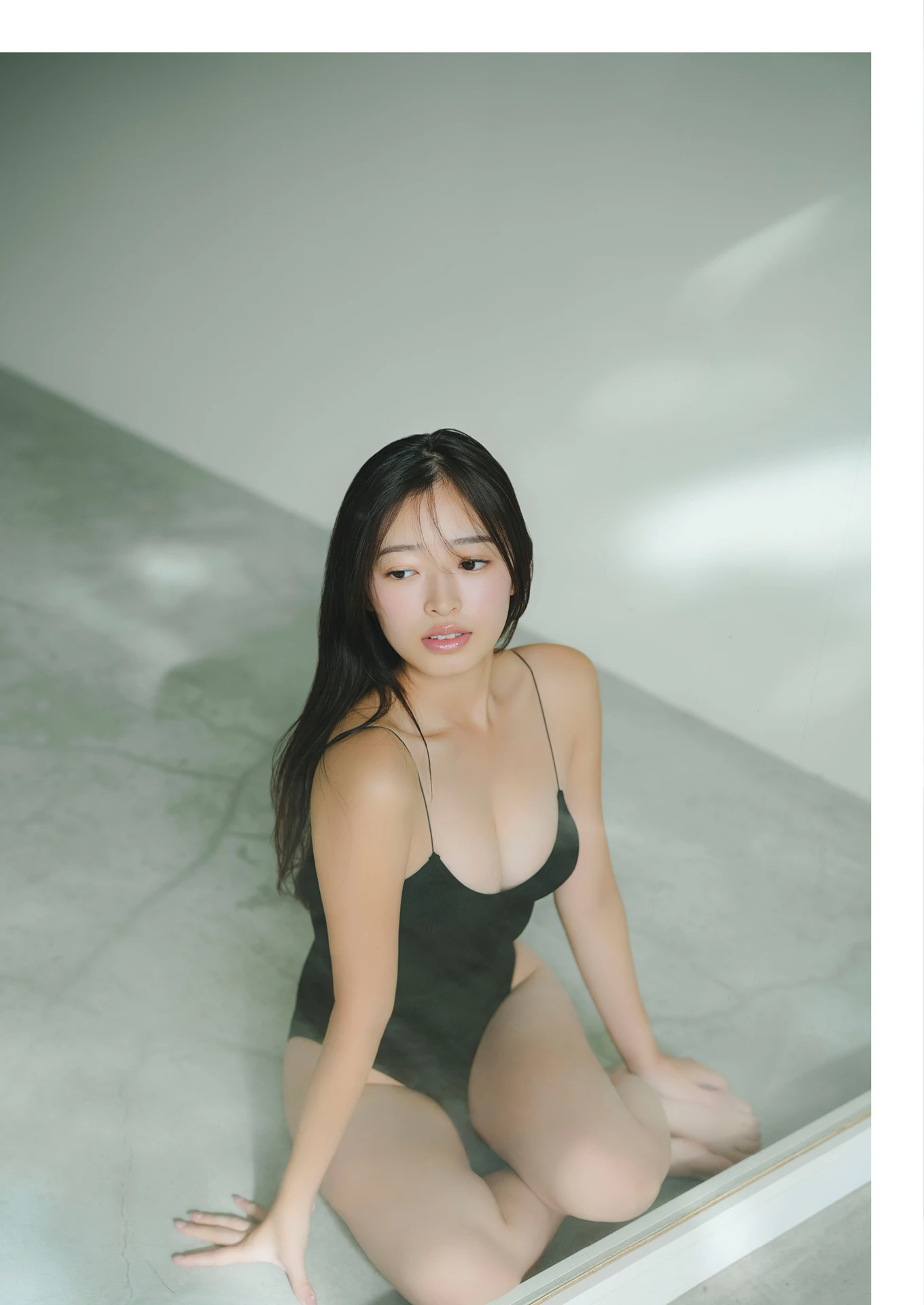 Koharu Kuroe 黒江こはる, 写真集 「キラキラ輝く瞳」 - P9