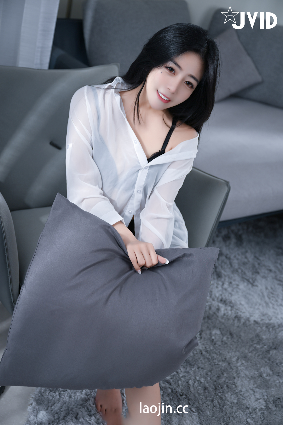 [JVID] 宋雨川 – 新到女同事上班第一天前先到我家裡作個拜訪 - P99