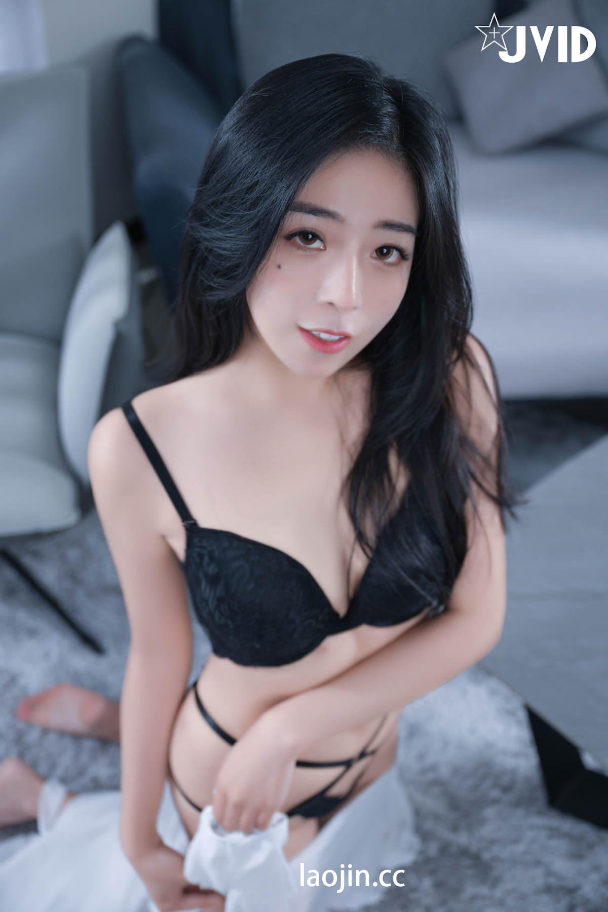 [JVID] 宋雨川 – 新到女同事上班第一天前先到我家裡作個拜訪 - P90