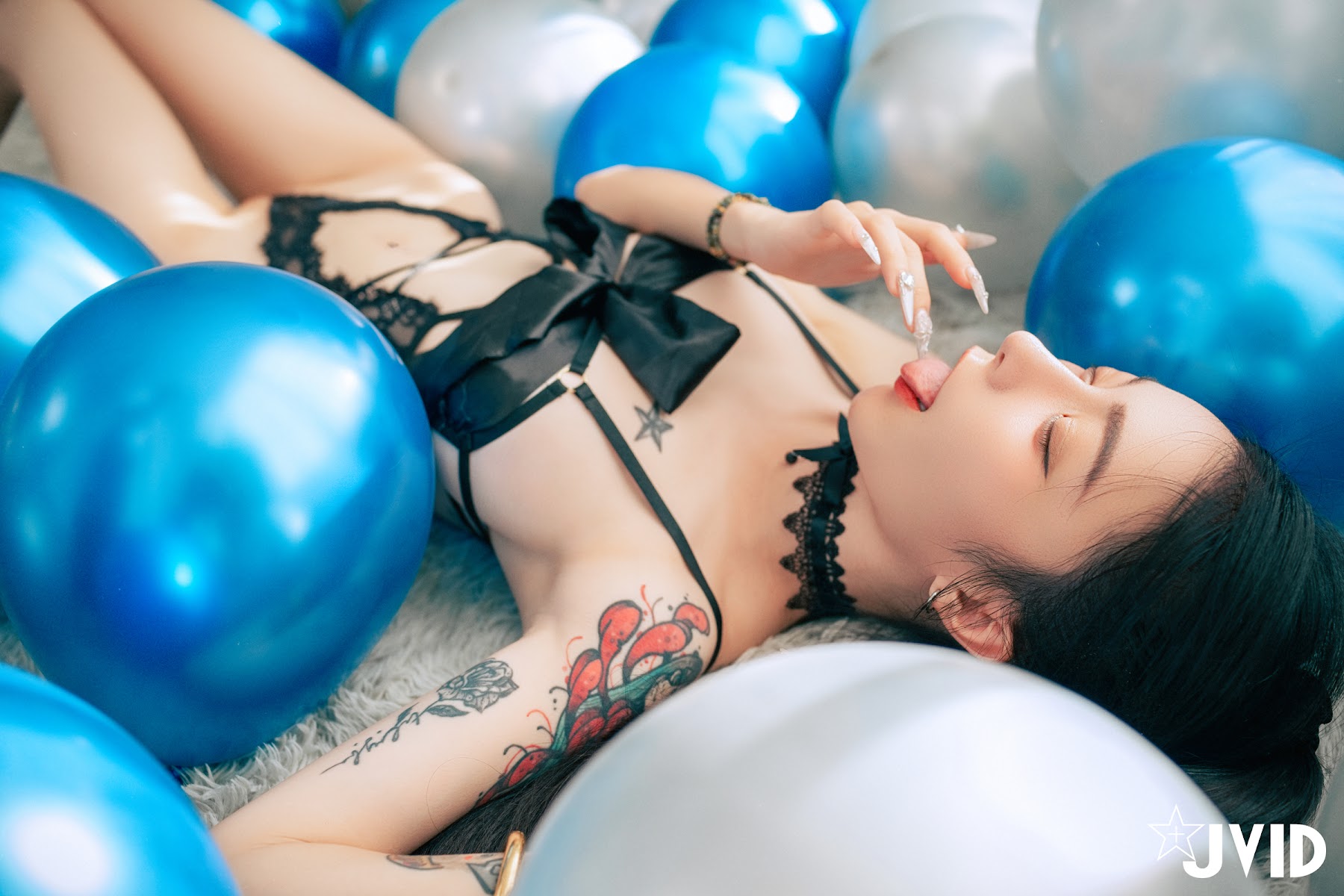 [JVID] 飄飄哥 – 【最狂尺度生日特輯／極細丁無膚膠】色色の裸體生日趴－飄飄🎂慶生被脫光光塗抹奶油😳超細線丁無膚膠擠出誘人駱駝蹄🔥屁股翹高背後位視角超色慾🎬超誘人裸體奶油慶生影片熱映中 - P107
