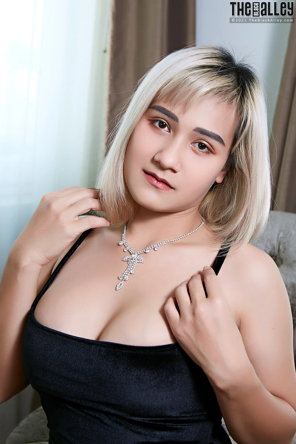 Bouquet – The Black Alley Photobook Set.06 - P2