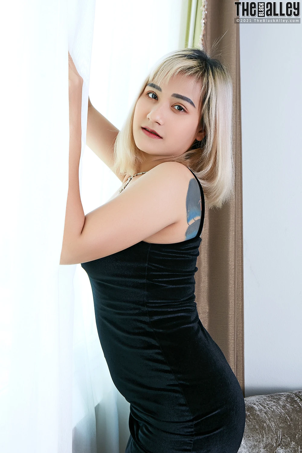 Bouquet – The Black Alley Photobook Set.06 - P8