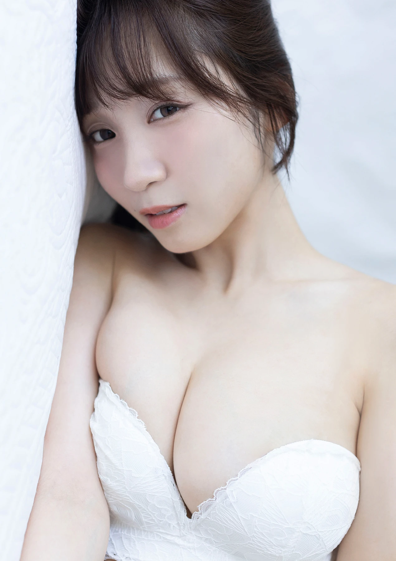 Moe Iori 伊織もえ, 写真集 スピサン グラビアフォトブック [幽かな休日] - P12
