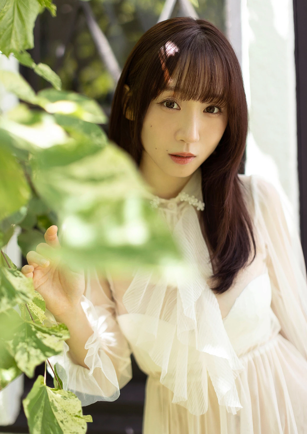 Moe Iori 伊織もえ, 写真集 スピサン グラビアフォトブック [幽かな休日] - P2