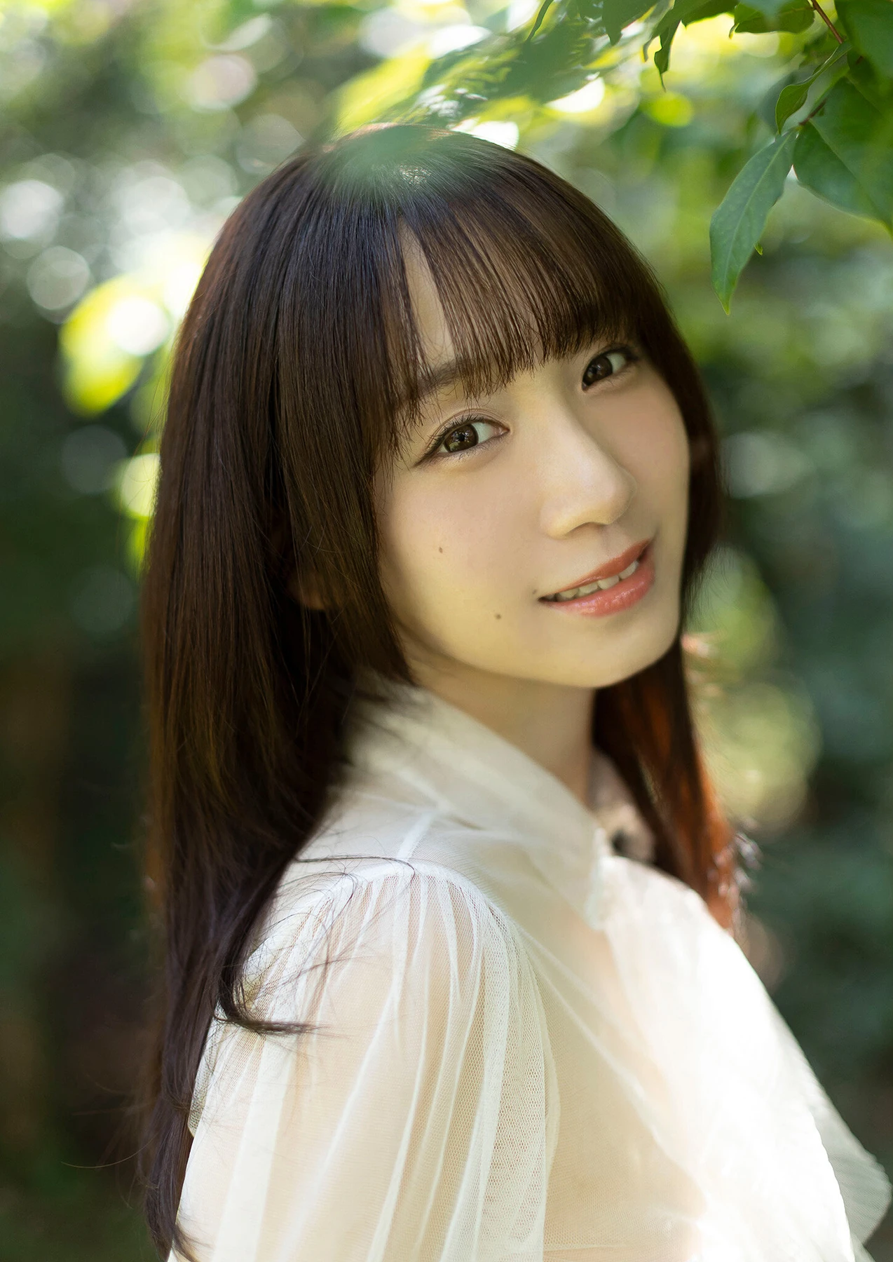 Moe Iori 伊織もえ, 写真集 スピサン グラビアフォトブック [幽かな休日] - P5
