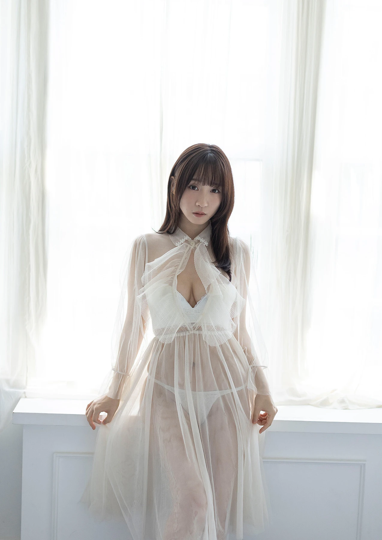 Moe Iori 伊織もえ, 写真集 スピサン グラビアフォトブック [幽かな休日] - P6