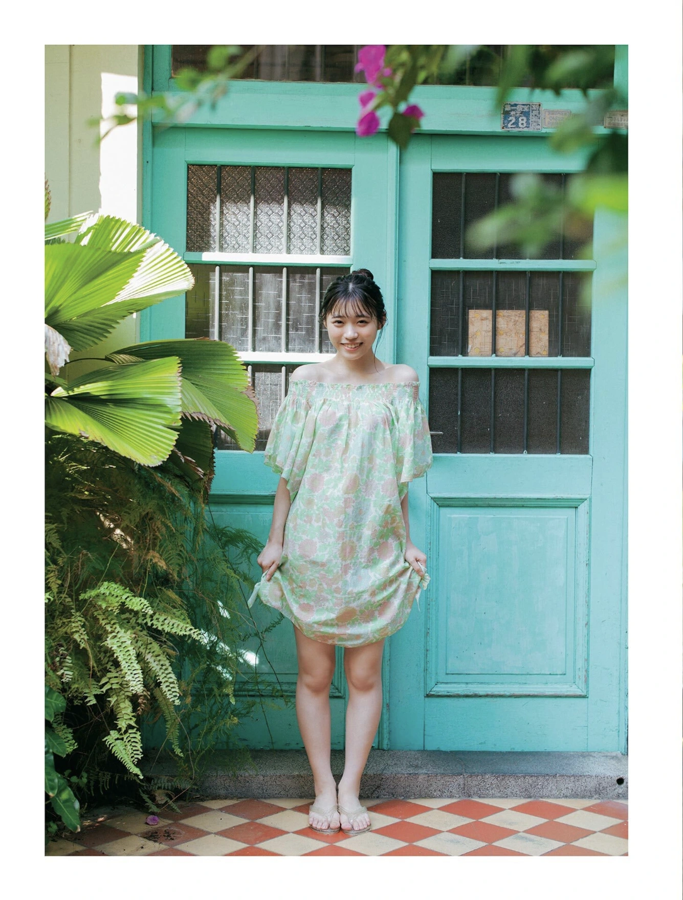 Idol Gravure Selection, B.L.T. 2026.05 (ビー・エル・ティー 2026年5月号) - P35