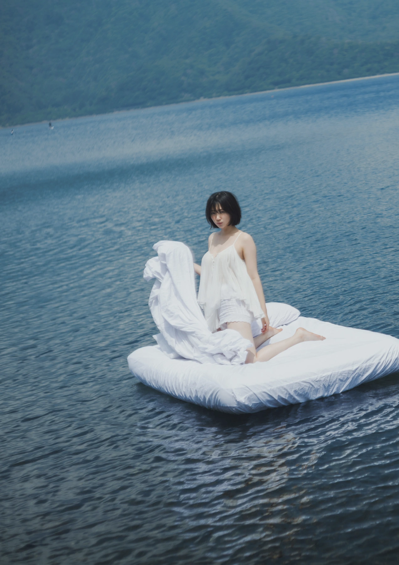 Misaki Sawa 沢美沙樹, Coco 瑚々, GIRLS Graph.010 - P19