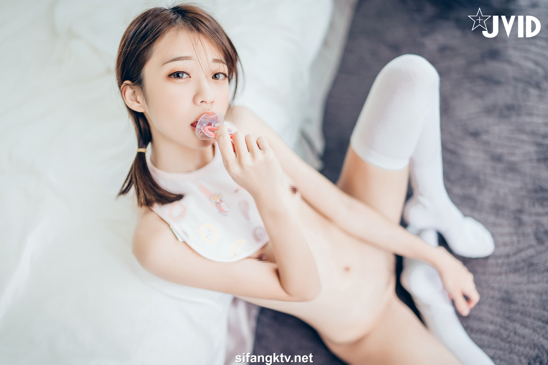 [JVID] 妍妍 Angel – 妍妍小寶寶 來餵她喝奶吧❤️! 還有透絲透點裝 潤滑絲襪💦 - P112