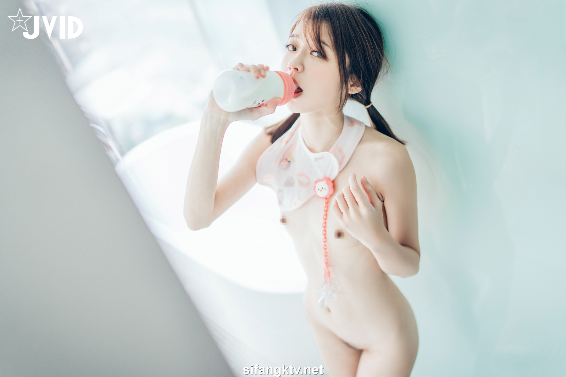 [JVID] 妍妍 Angel – 妍妍小寶寶 來餵她喝奶吧❤️! 還有透絲透點裝 潤滑絲襪💦 - P123