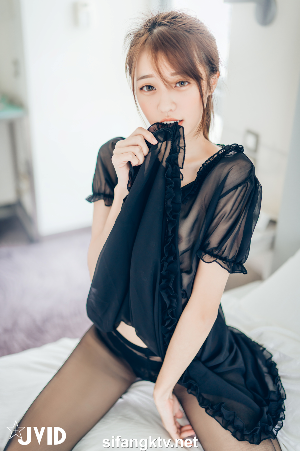 [JVID] 妍妍 Angel – 妍妍小寶寶 來餵她喝奶吧❤️! 還有透絲透點裝 潤滑絲襪💦 - P133