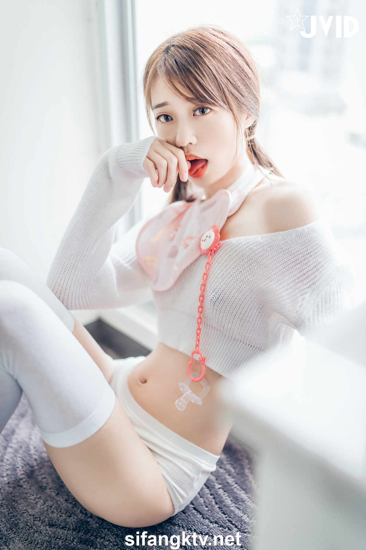 [JVID] 妍妍 Angel – 妍妍小寶寶 來餵她喝奶吧❤️! 還有透絲透點裝 潤滑絲襪💦 - P67