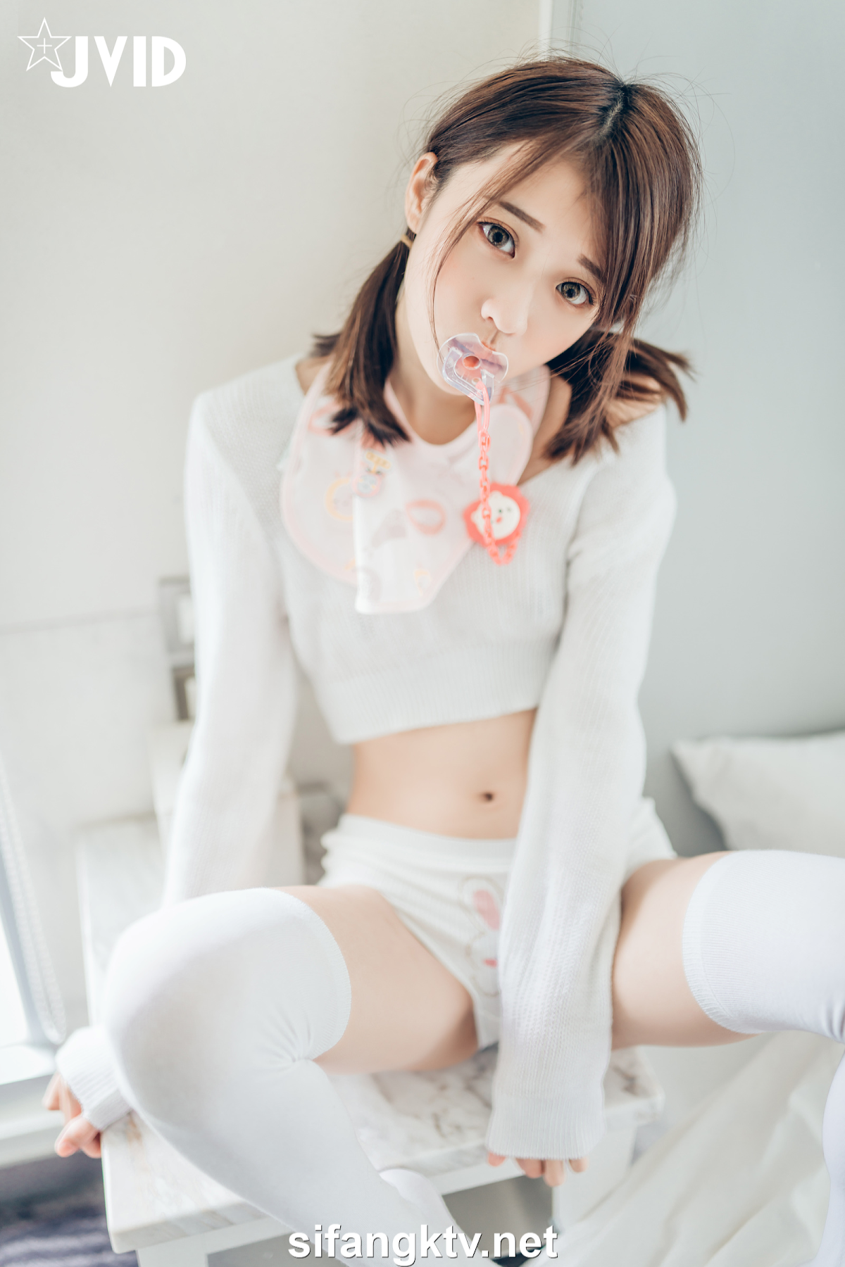[JVID] 妍妍 Angel – 妍妍小寶寶 來餵她喝奶吧❤️! 還有透絲透點裝 潤滑絲襪💦 - P68