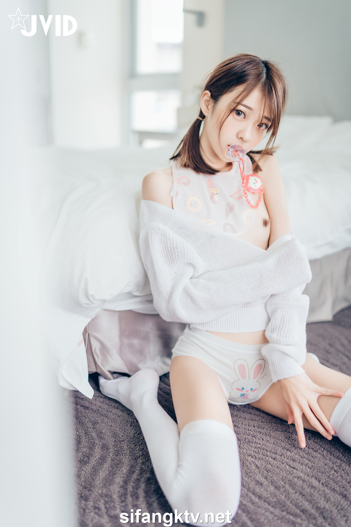 [JVID] 妍妍 Angel – 妍妍小寶寶 來餵她喝奶吧❤️! 還有透絲透點裝 潤滑絲襪💦 - P74