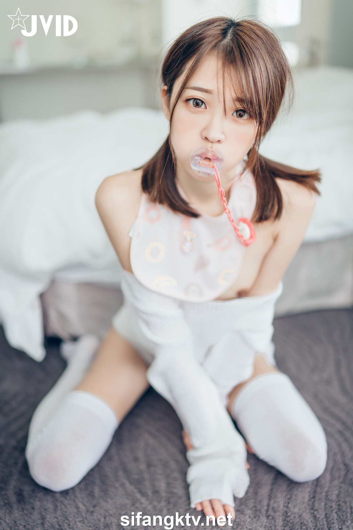 [JVID] 妍妍 Angel – 妍妍小寶寶 來餵她喝奶吧❤️! 還有透絲透點裝 潤滑絲襪💦 - P75