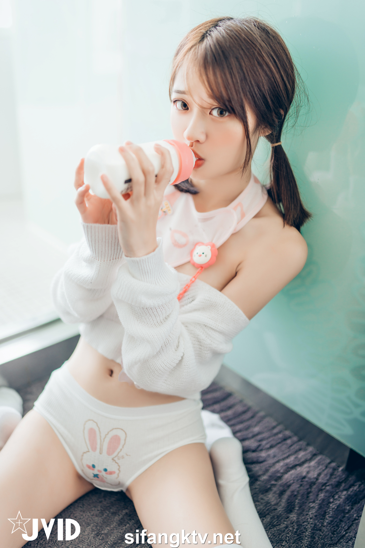 [JVID] 妍妍 Angel – 妍妍小寶寶 來餵她喝奶吧❤️! 還有透絲透點裝 潤滑絲襪💦 - P77