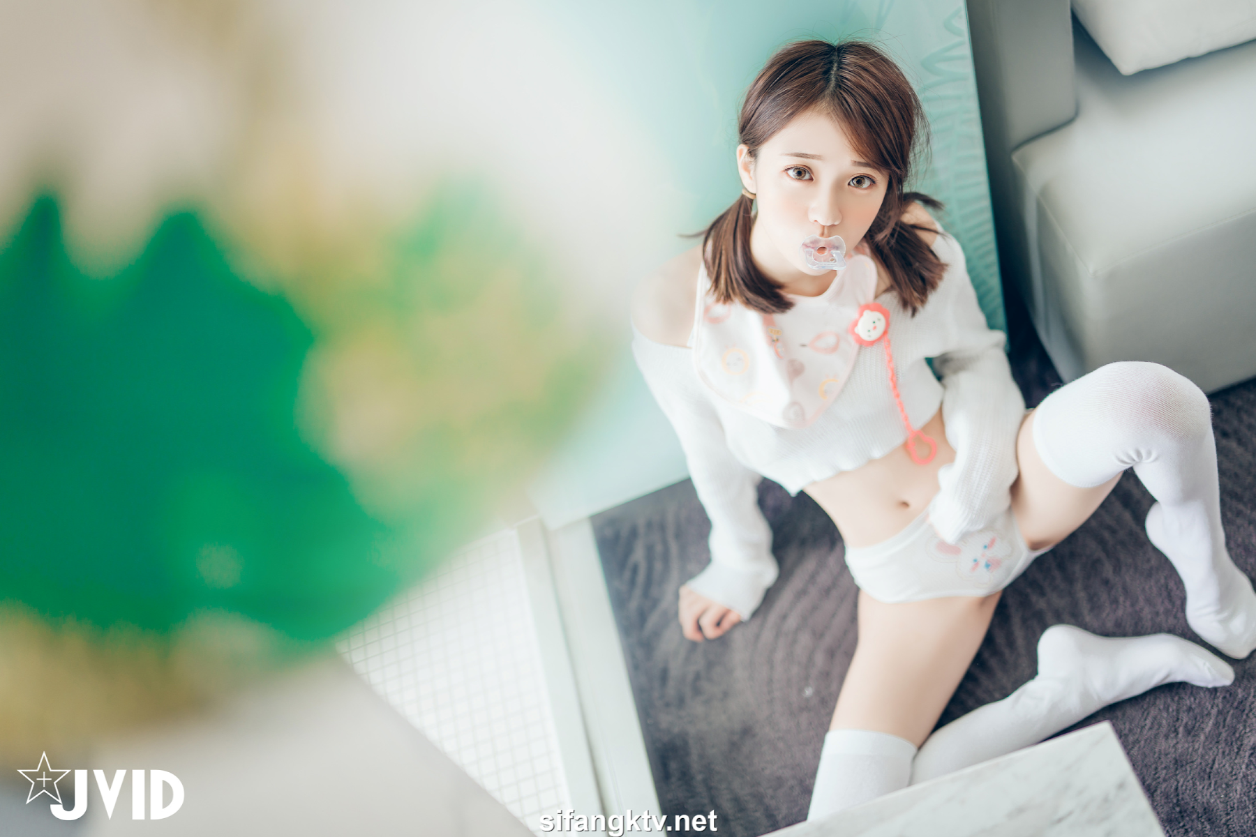 [JVID] 妍妍 Angel – 妍妍小寶寶 來餵她喝奶吧❤️! 還有透絲透點裝 潤滑絲襪💦 - P85