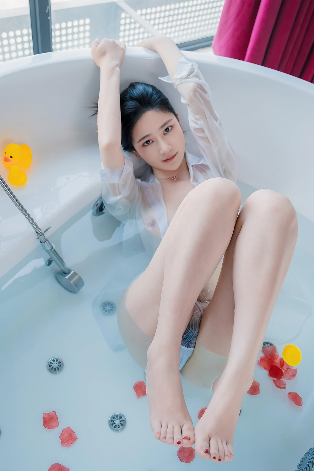 Cosplay 年年Nnian – 浴女 - P64