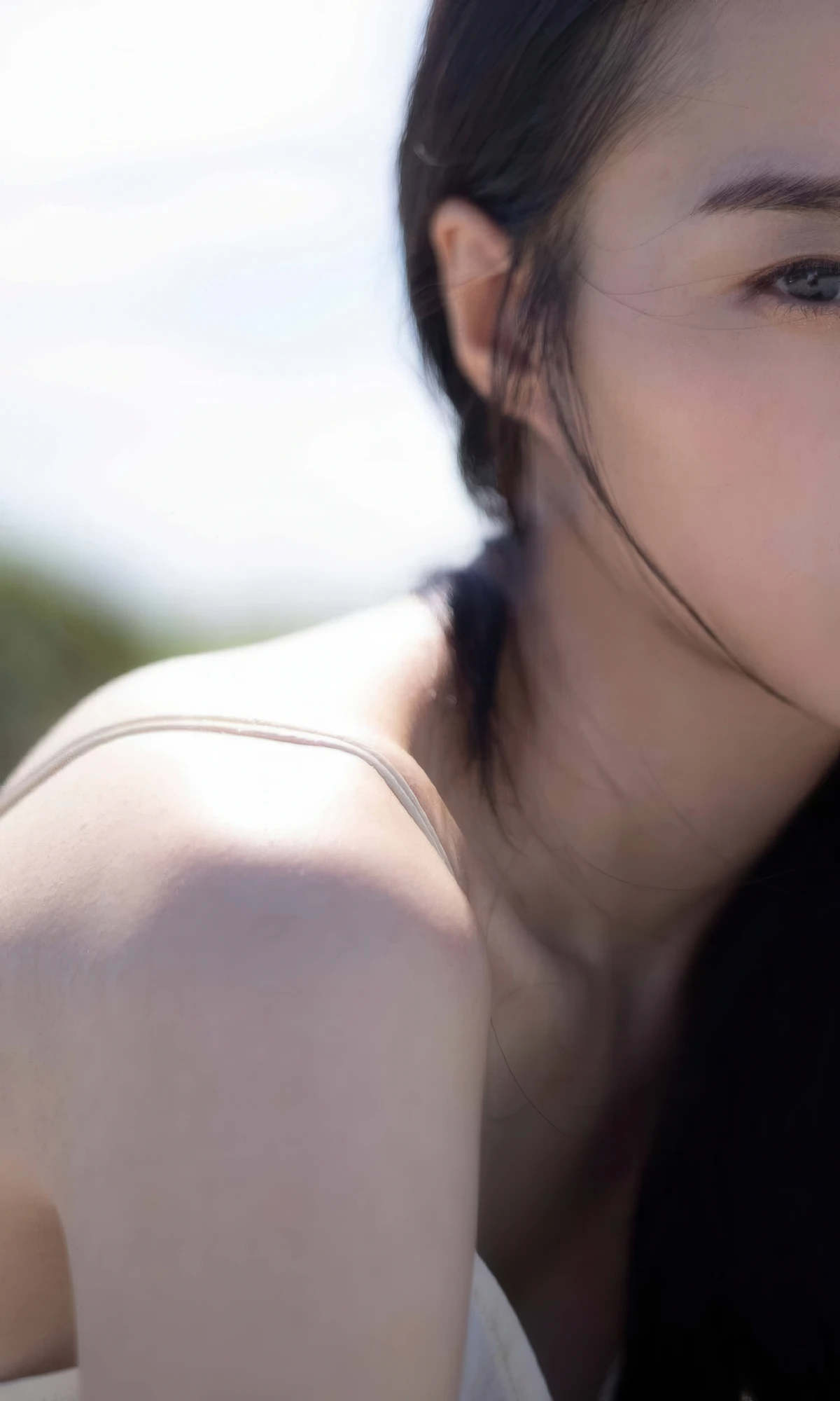 Riho Takada 高田里穂, 写真集 「Eternal Heroine 永遠のヒロイン」 - P2