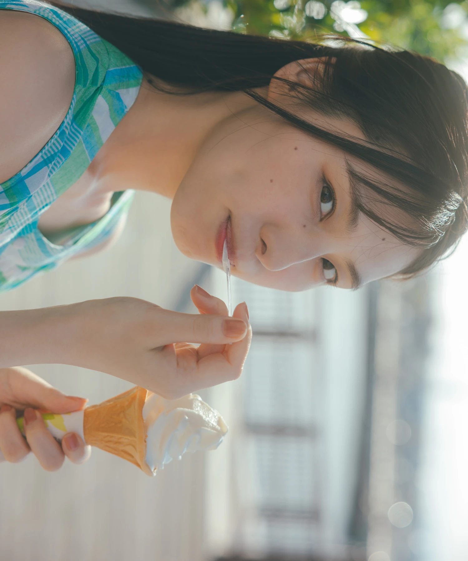 Iori Sagara 相楽伊織, 写真集 「more and more」 - P11