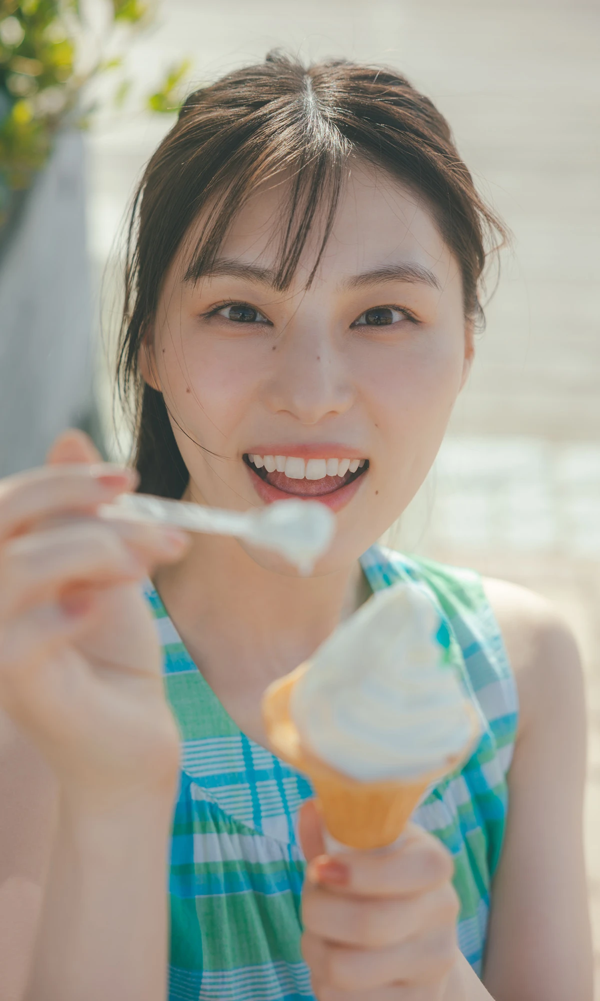 Iori Sagara 相楽伊織, 写真集 「more and more」 - P12
