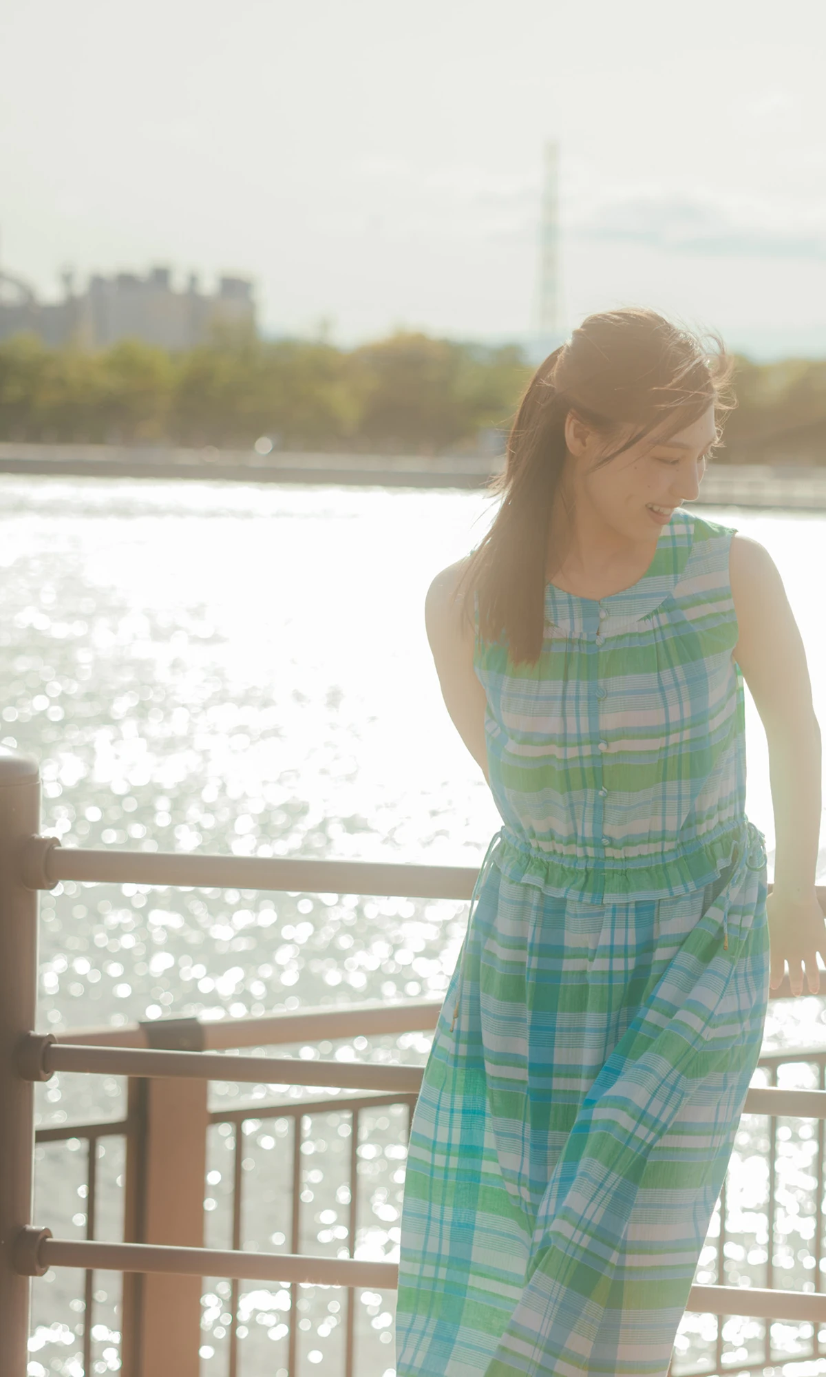 Iori Sagara 相楽伊織, 写真集 「more and more」 - P2