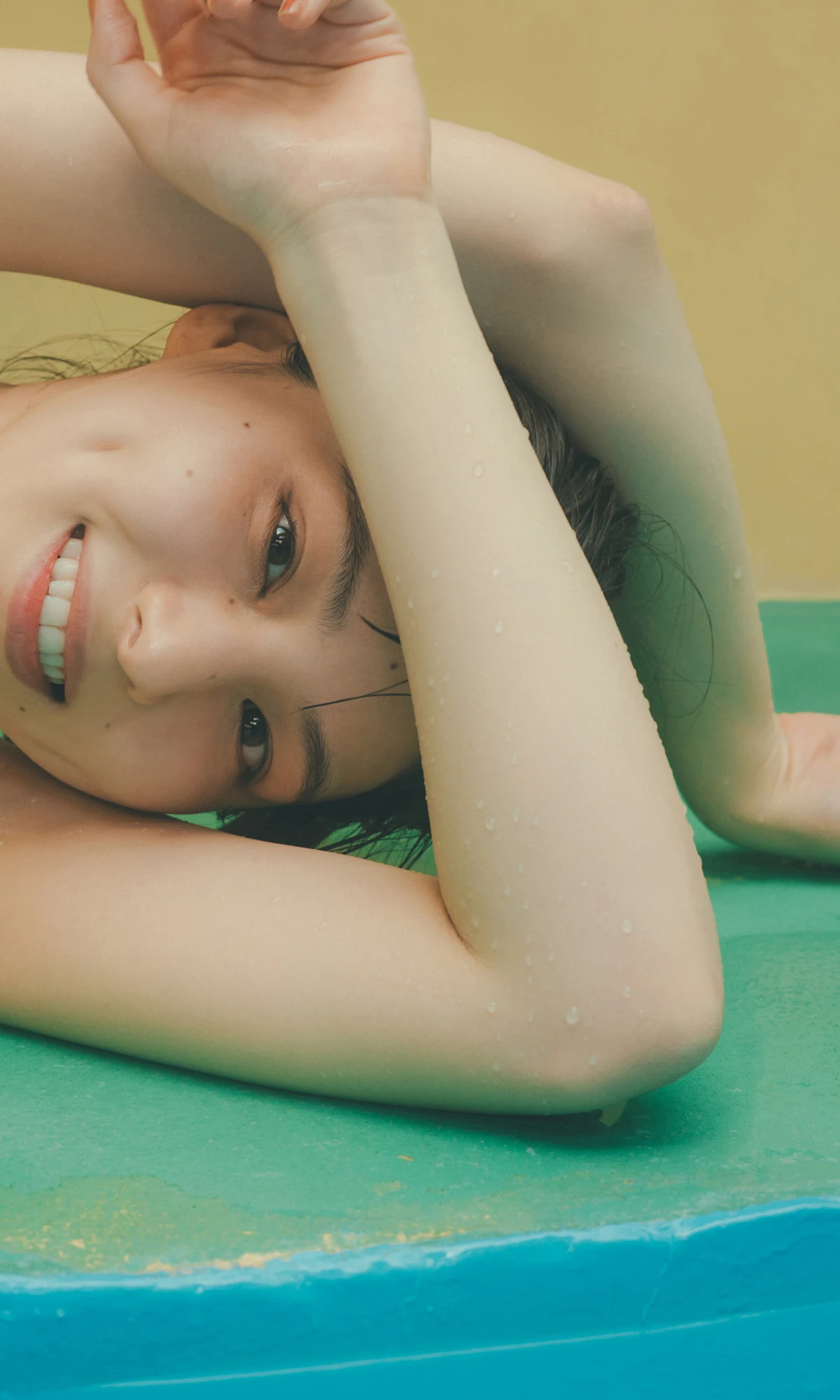 Iori Sagara 相楽伊織, 写真集 「more and more」 - P42