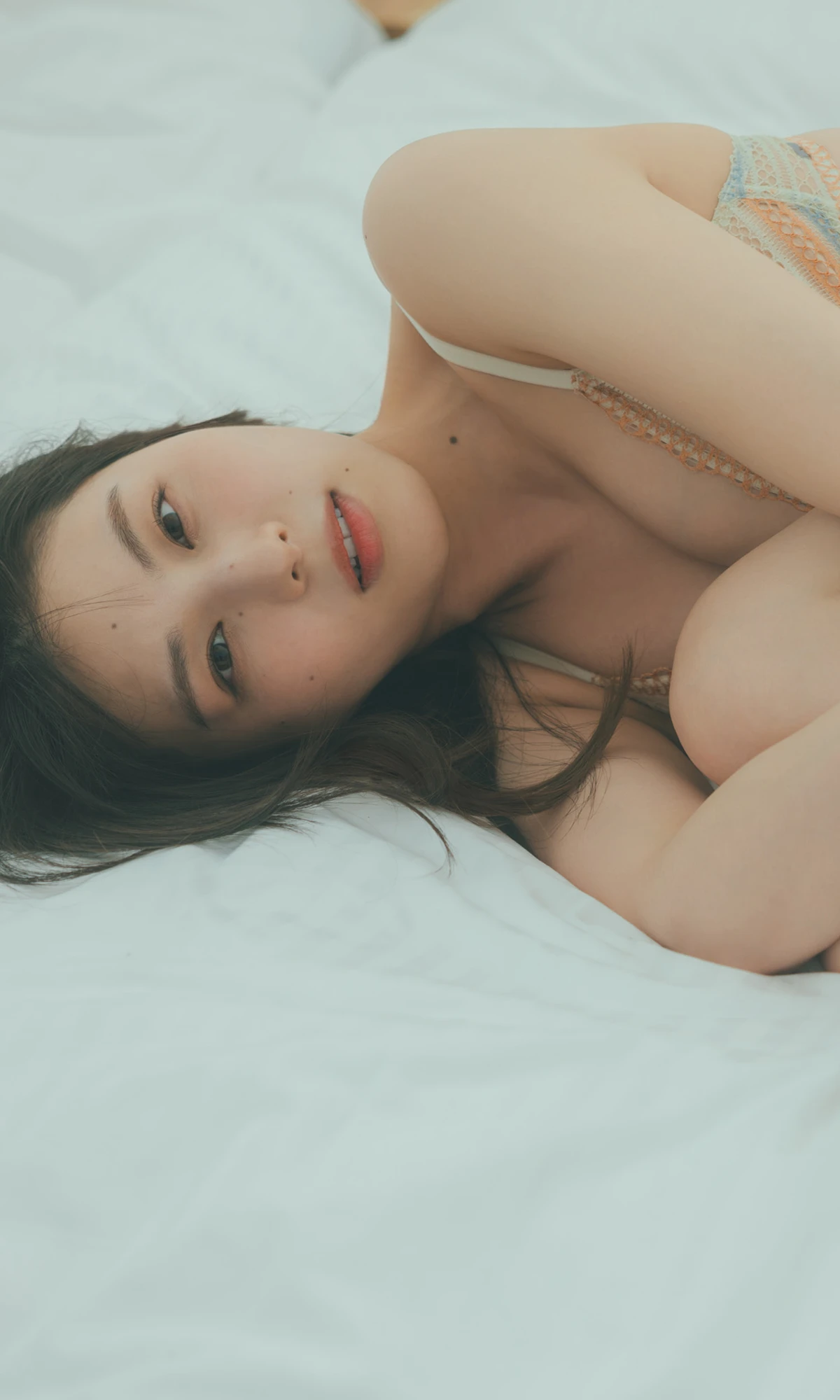 Iori Sagara 相楽伊織, 写真集 「more and more」 - P48