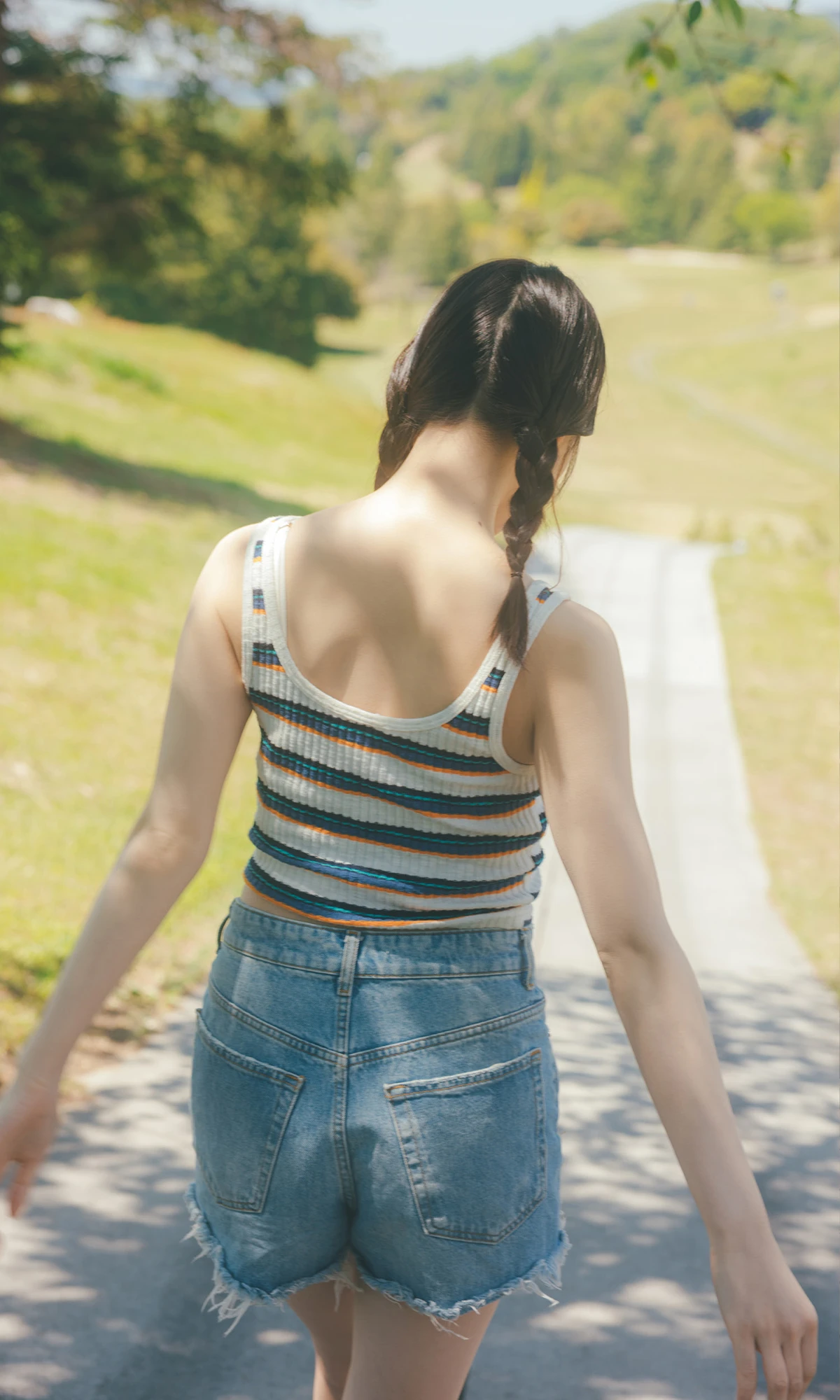 Iori Sagara 相楽伊織, 写真集 「more and more」 - P60