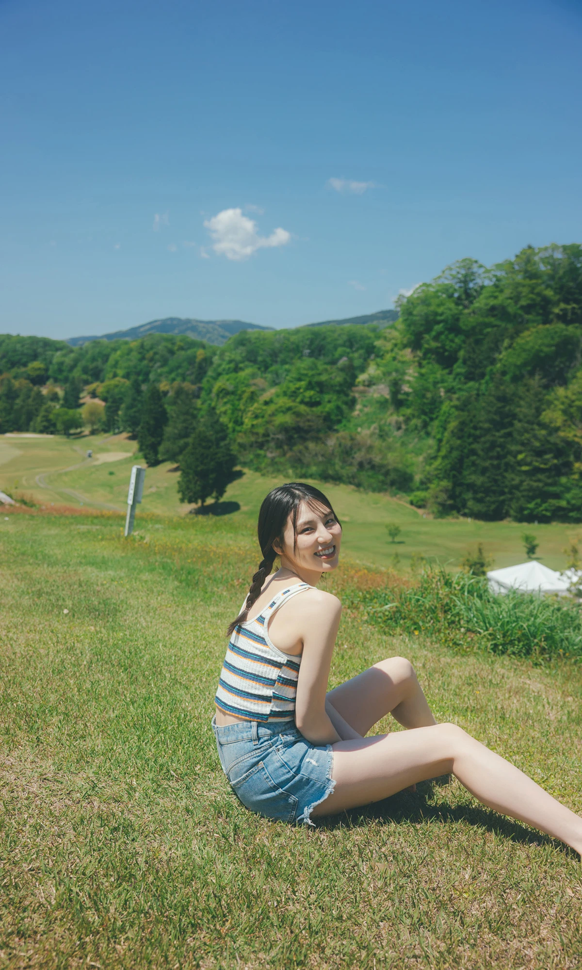 Iori Sagara 相楽伊織, 写真集 「more and more」 - P64