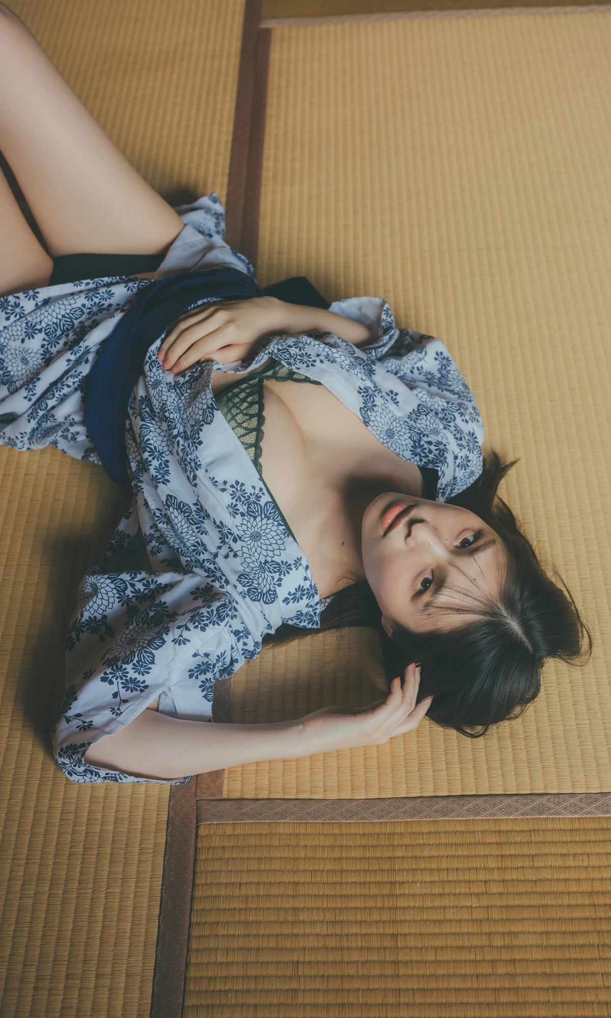 Iori Sagara 相楽伊織, 写真集 「more and more」 - P85