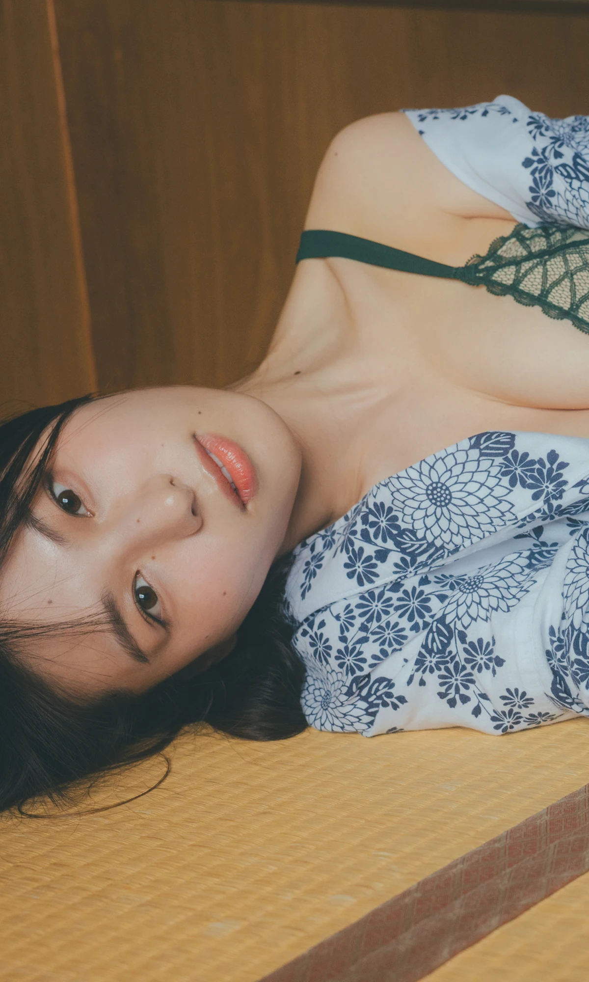 Iori Sagara 相楽伊織, 写真集 「more and more」 - P86