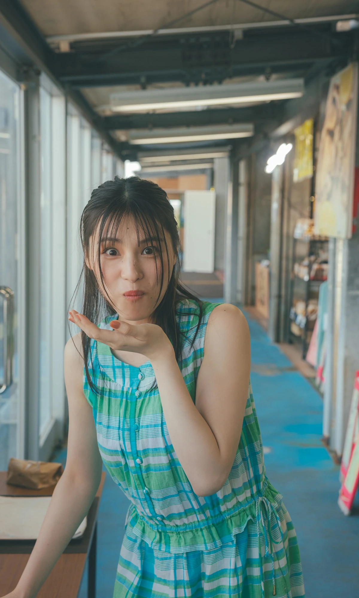 Iori Sagara 相楽伊織, 写真集 「more and more」 - P8
