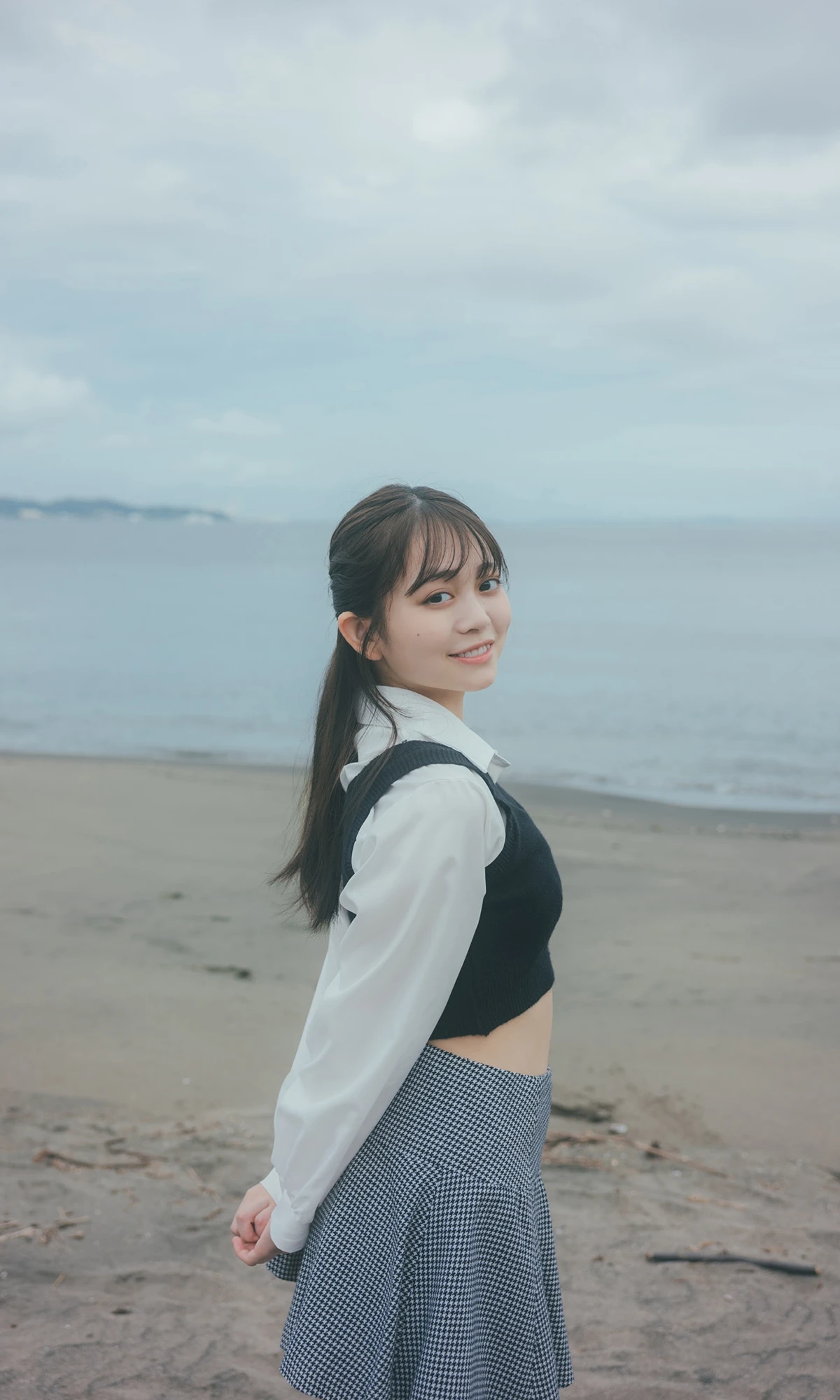 Mai Horai 蓬莱舞, 週プレ Photo Book 「See eye to eye」 - P7