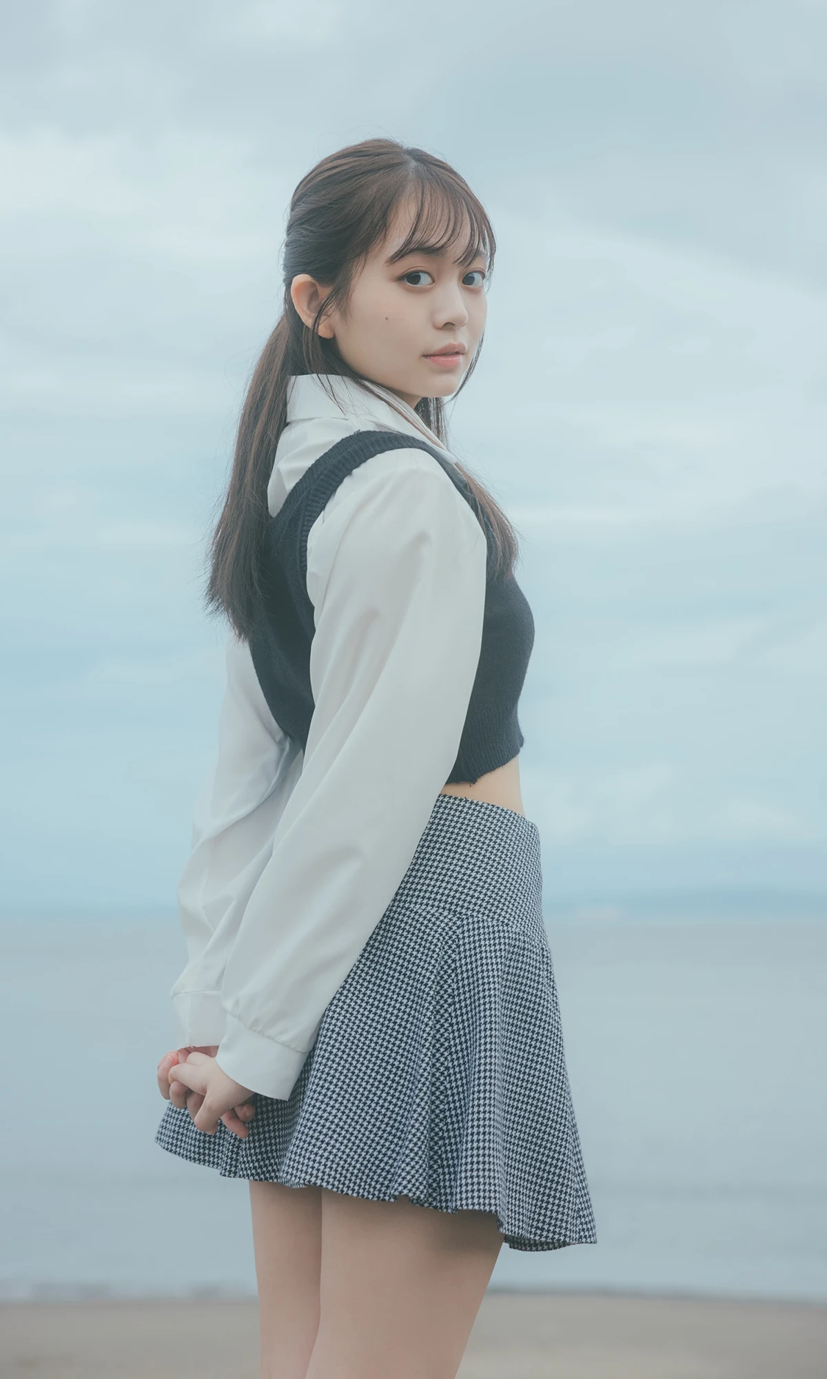 Mai Horai 蓬莱舞, 週プレ Photo Book 「See eye to eye」 - P8