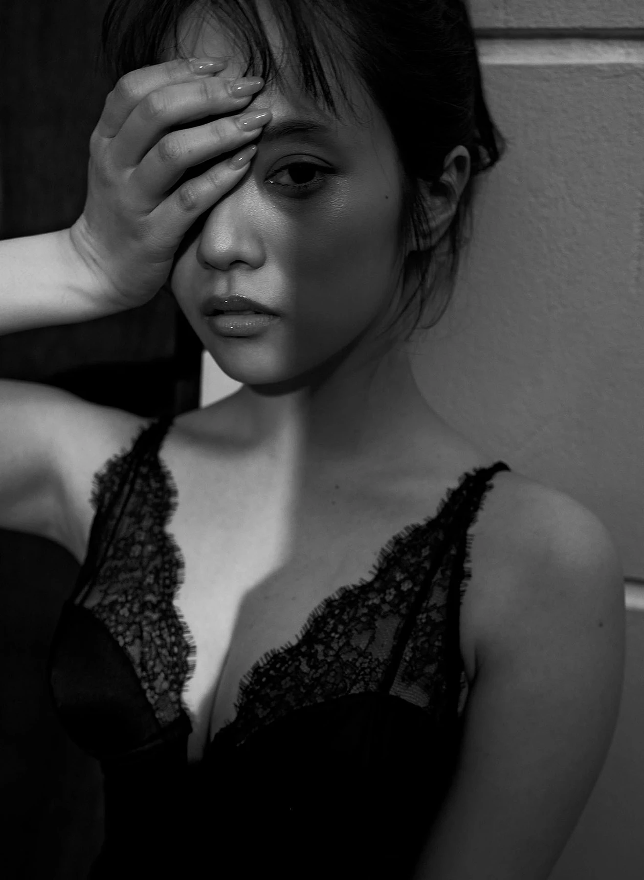 Miyata Manamo 宮田愛萌, 1st写真集 「Lilas」 特別アザーカット付き版 - P105