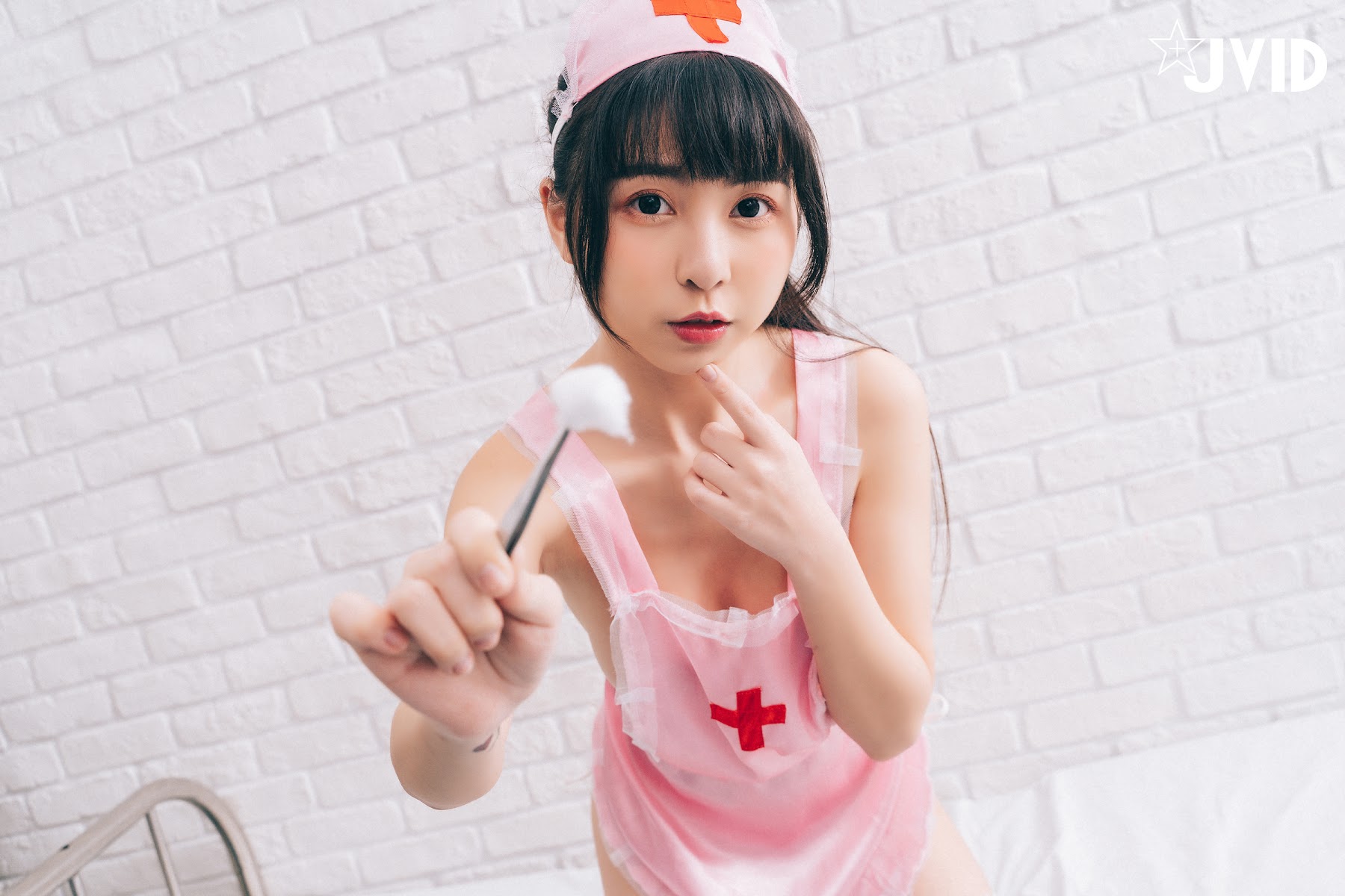 [JVID] 月台尼Tiny – 讓情色巨乳護士用女上位幫你搖出來吧 - P16