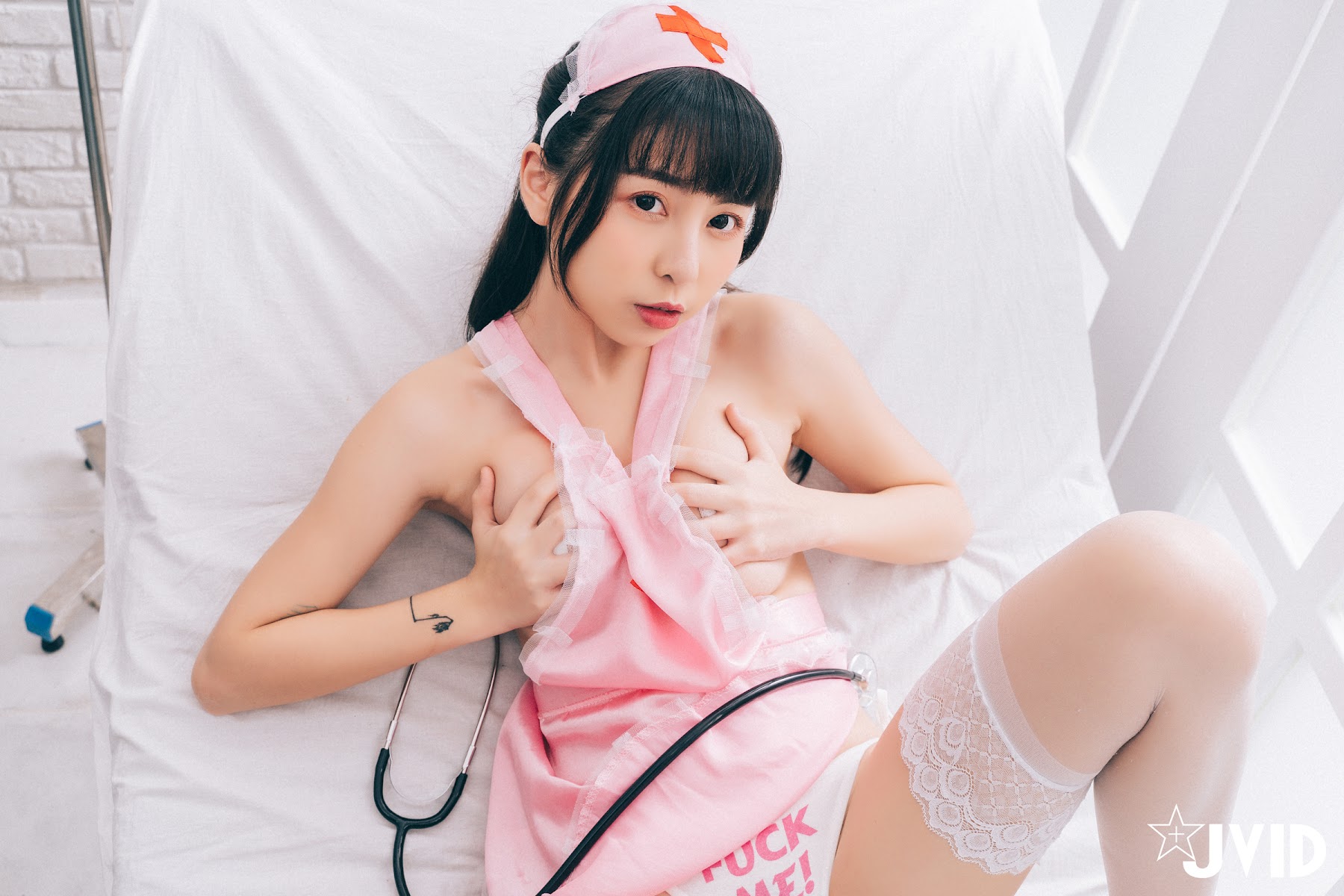 [JVID] 月台尼Tiny – 讓情色巨乳護士用女上位幫你搖出來吧 - P39