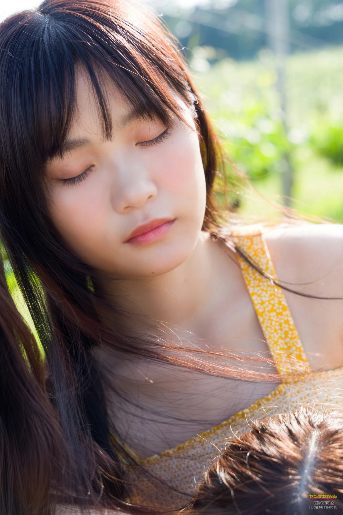 尾茂井奏良・太田しずく, Young Magazine 2026 No.18 (ヤングマガジン 2026年18号) - P32