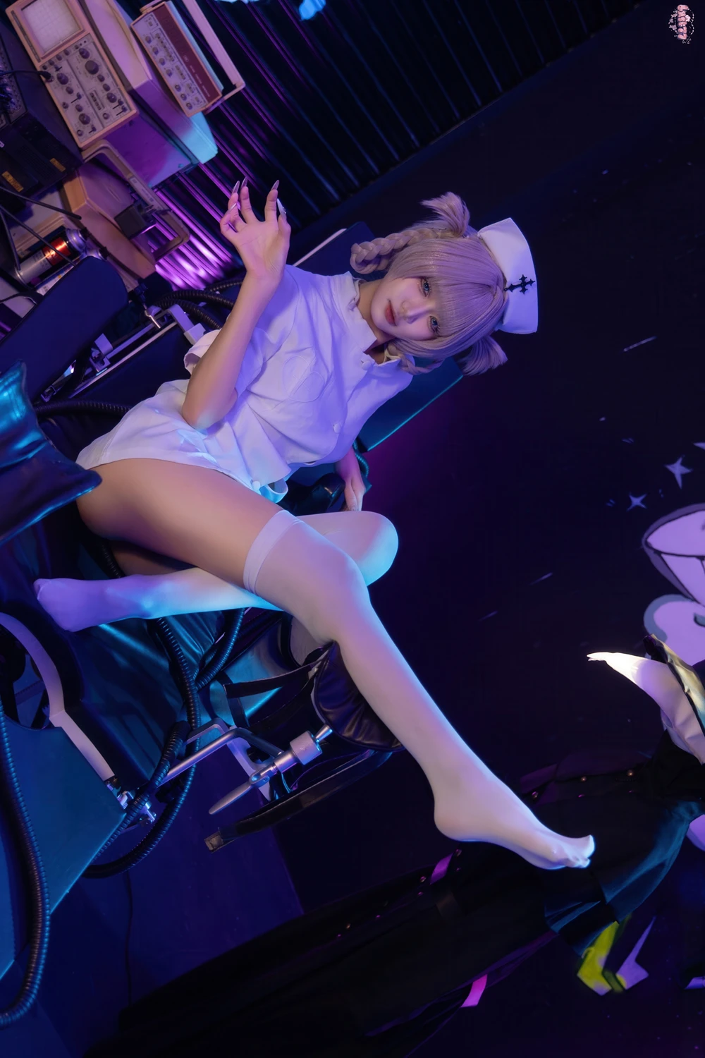 Cosplay 柒柒要乖哦 – 彻夜之歌 护士服小荠 - P54