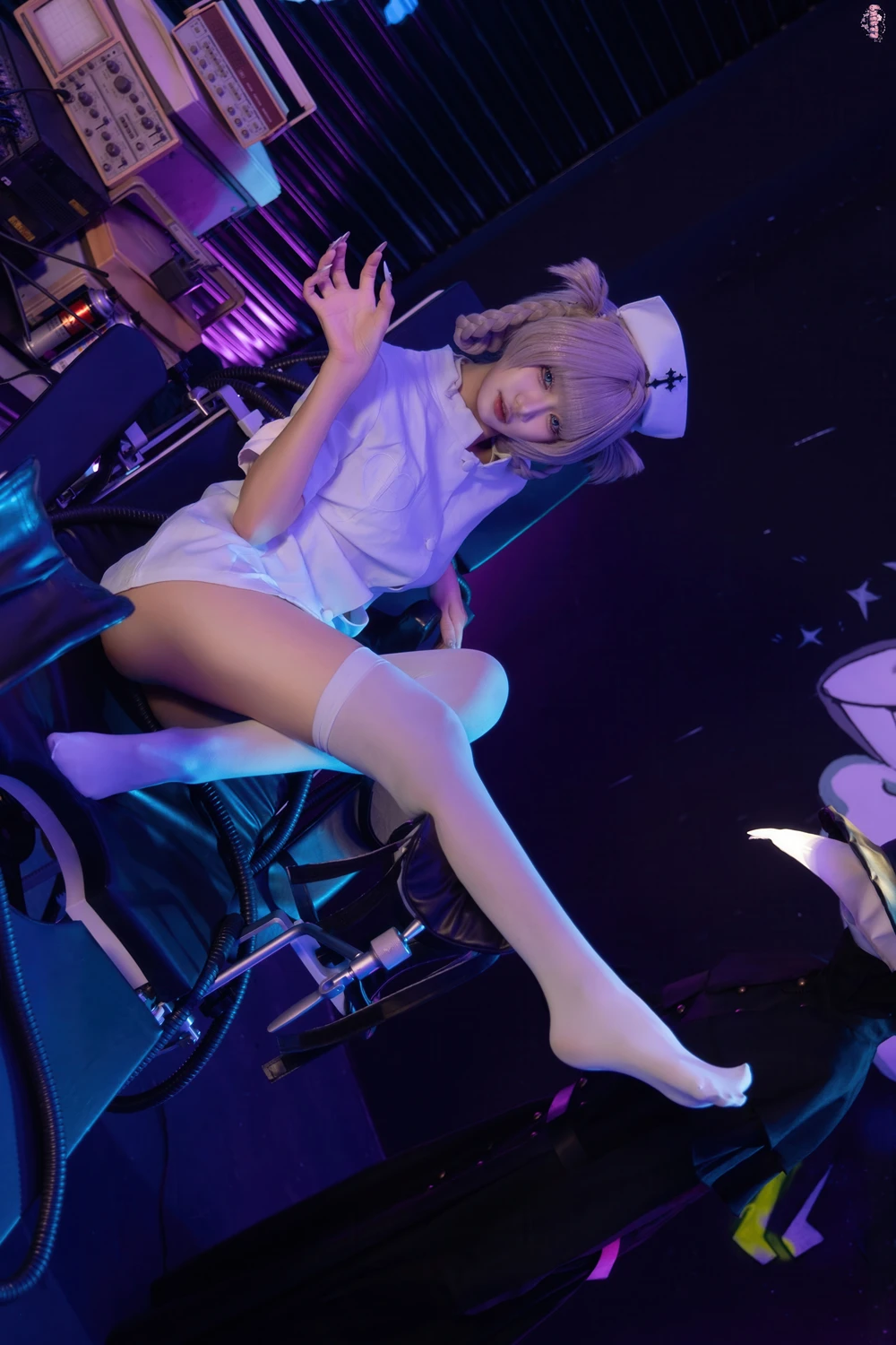 Cosplay 柒柒要乖哦 – 彻夜之歌 护士服小荠 - P55