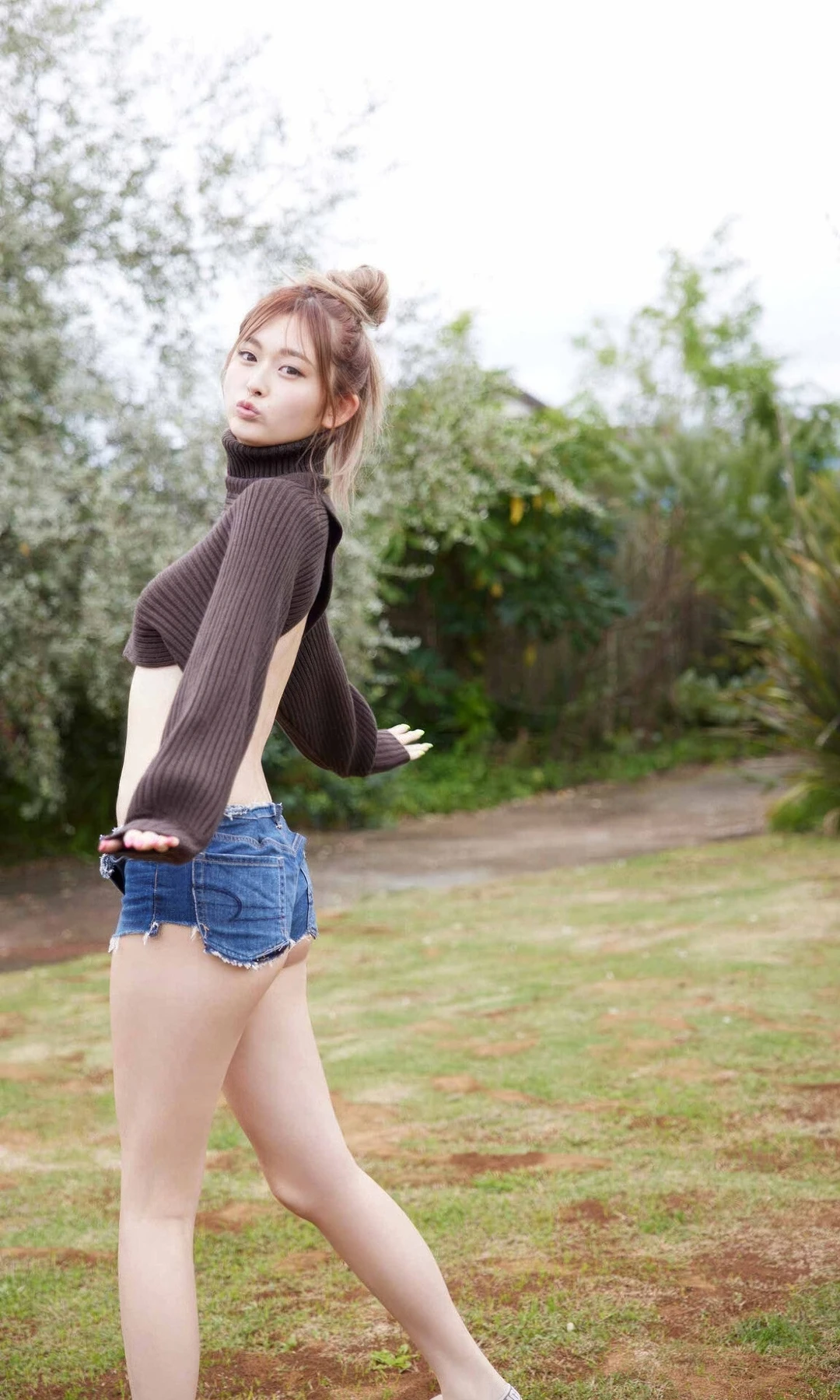 Yuuchami ゆうちゃみ, 週プレ Photo Book 「ギャルと清楚の二刀流！！」 - P3
